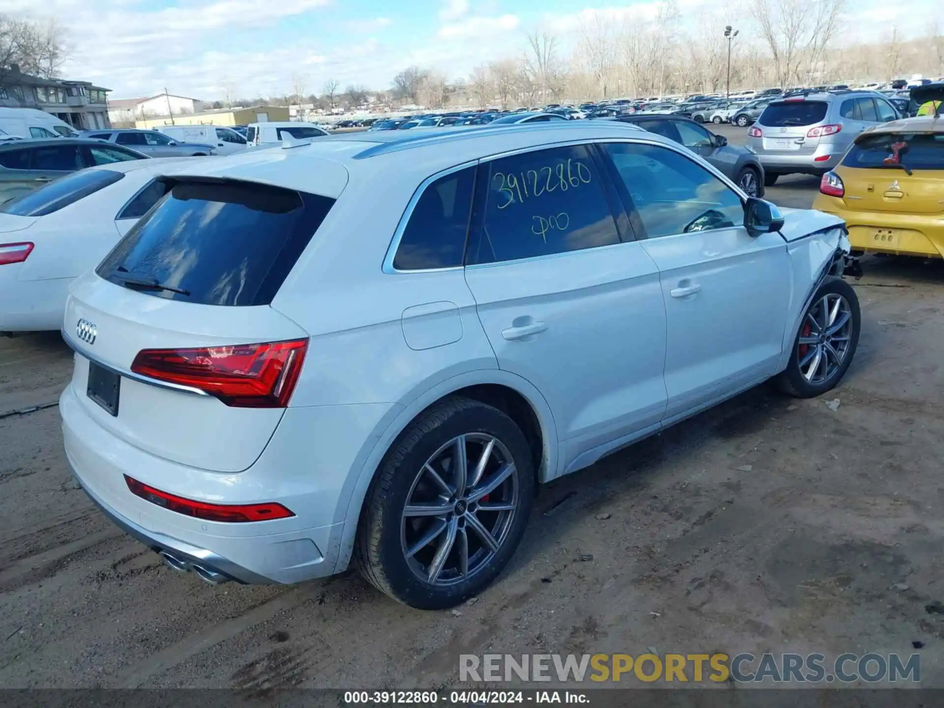 4 Photograph of a damaged car WA1B4AFY7P2003972 AUDI SQ5 2023