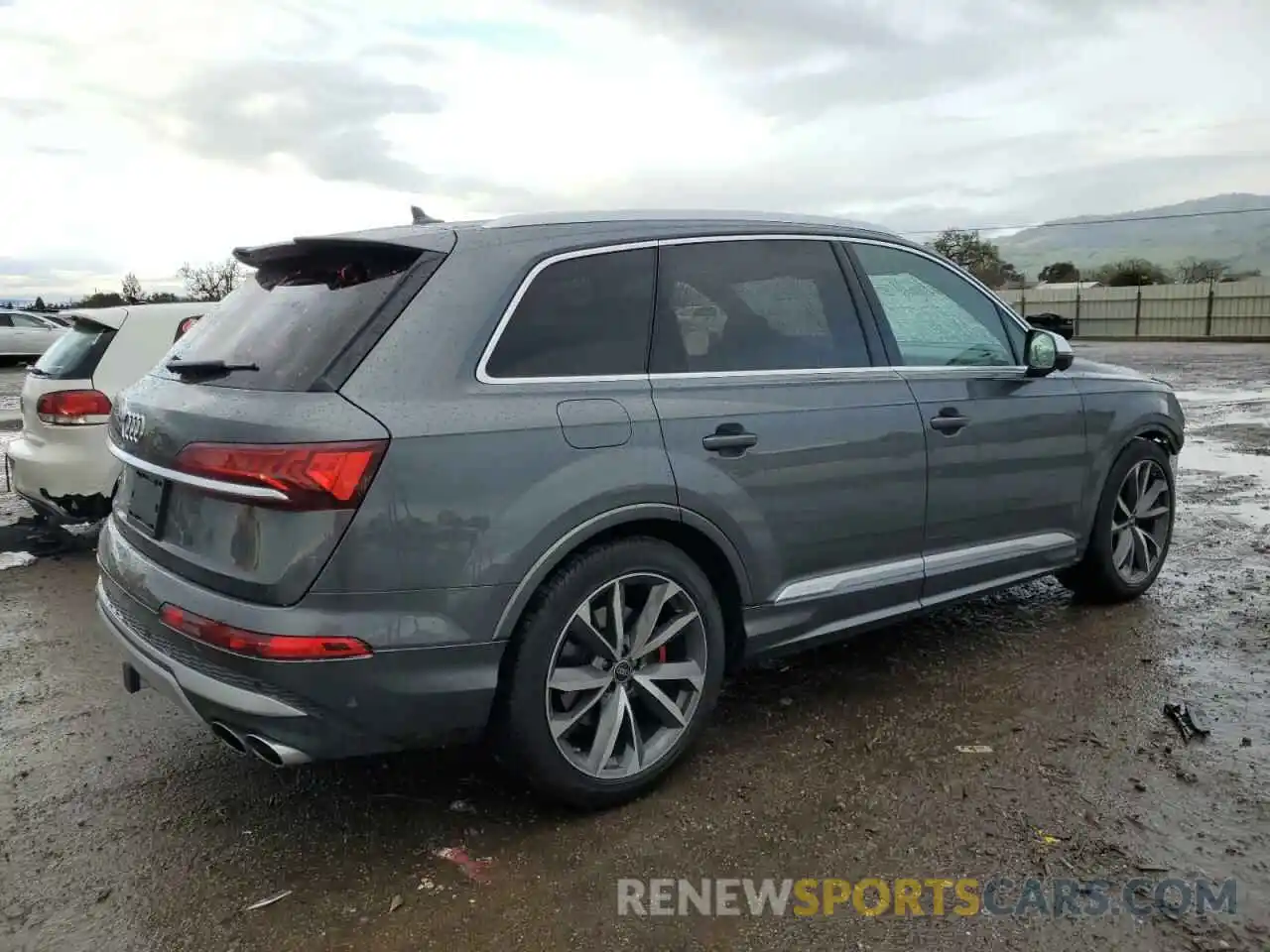 3 Photograph of a damaged car WA1VWBF71PD016242 AUDI SQ7 2023