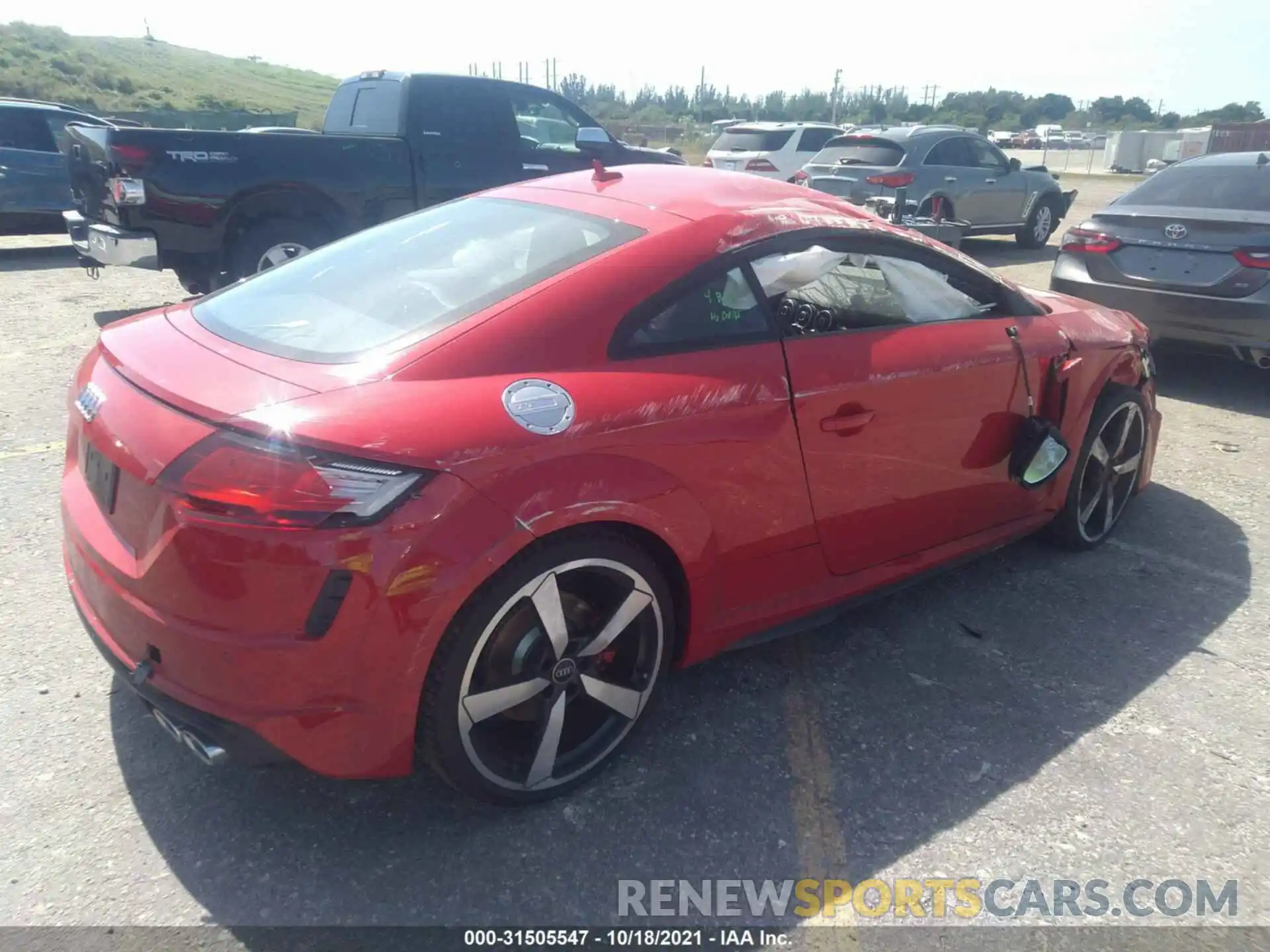 4 Photograph of a damaged car TRUA1AFV4M1007033 AUDI TTS 2021