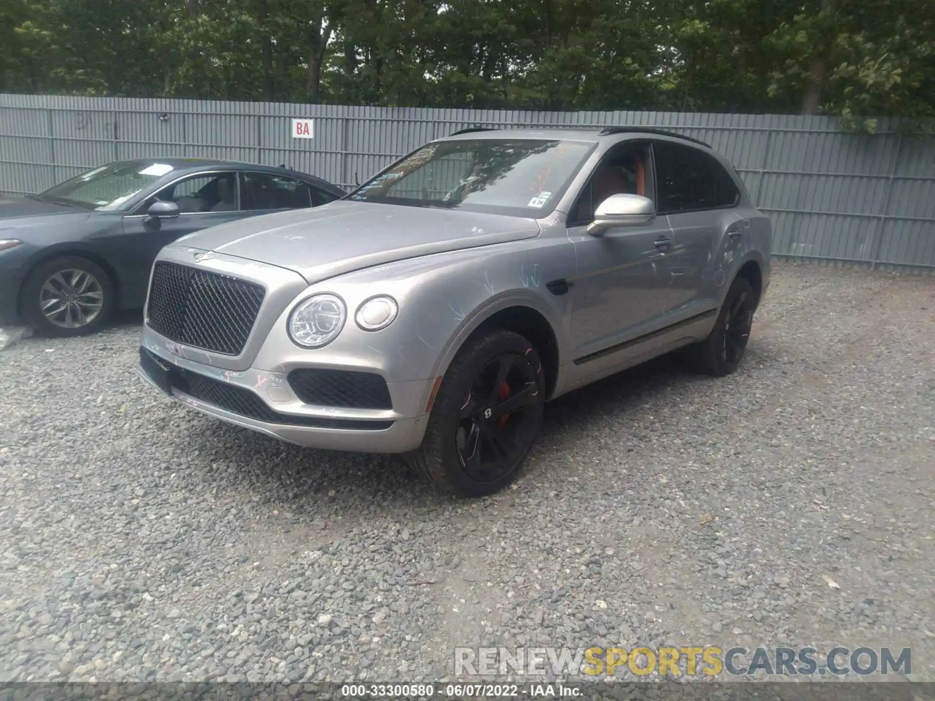 2 Фотография поврежденного автомобиля SJAAM2ZV2KC024404 BENTLEY BENTAYGA 2019