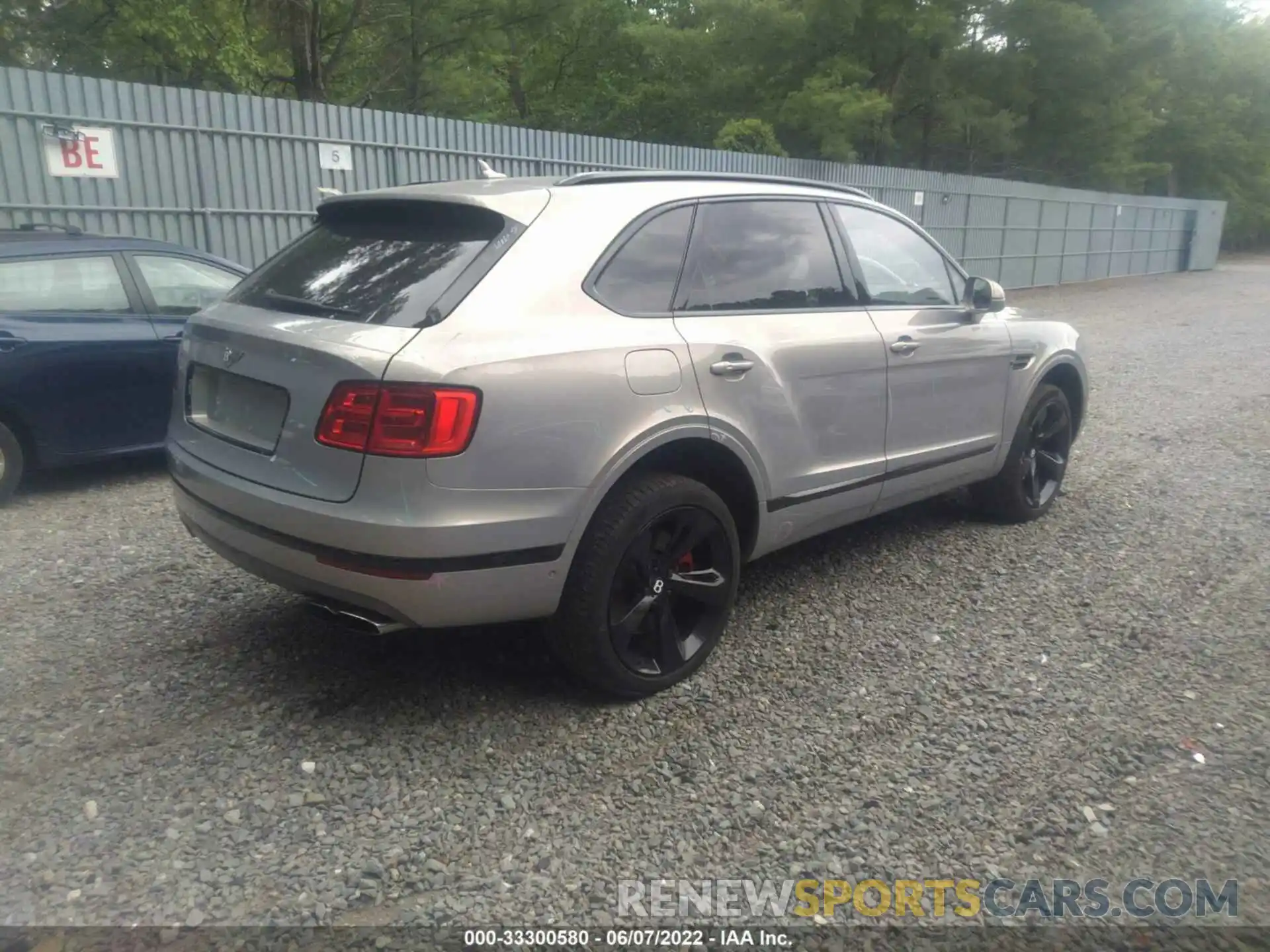 4 Фотография поврежденного автомобиля SJAAM2ZV2KC024404 BENTLEY BENTAYGA 2019