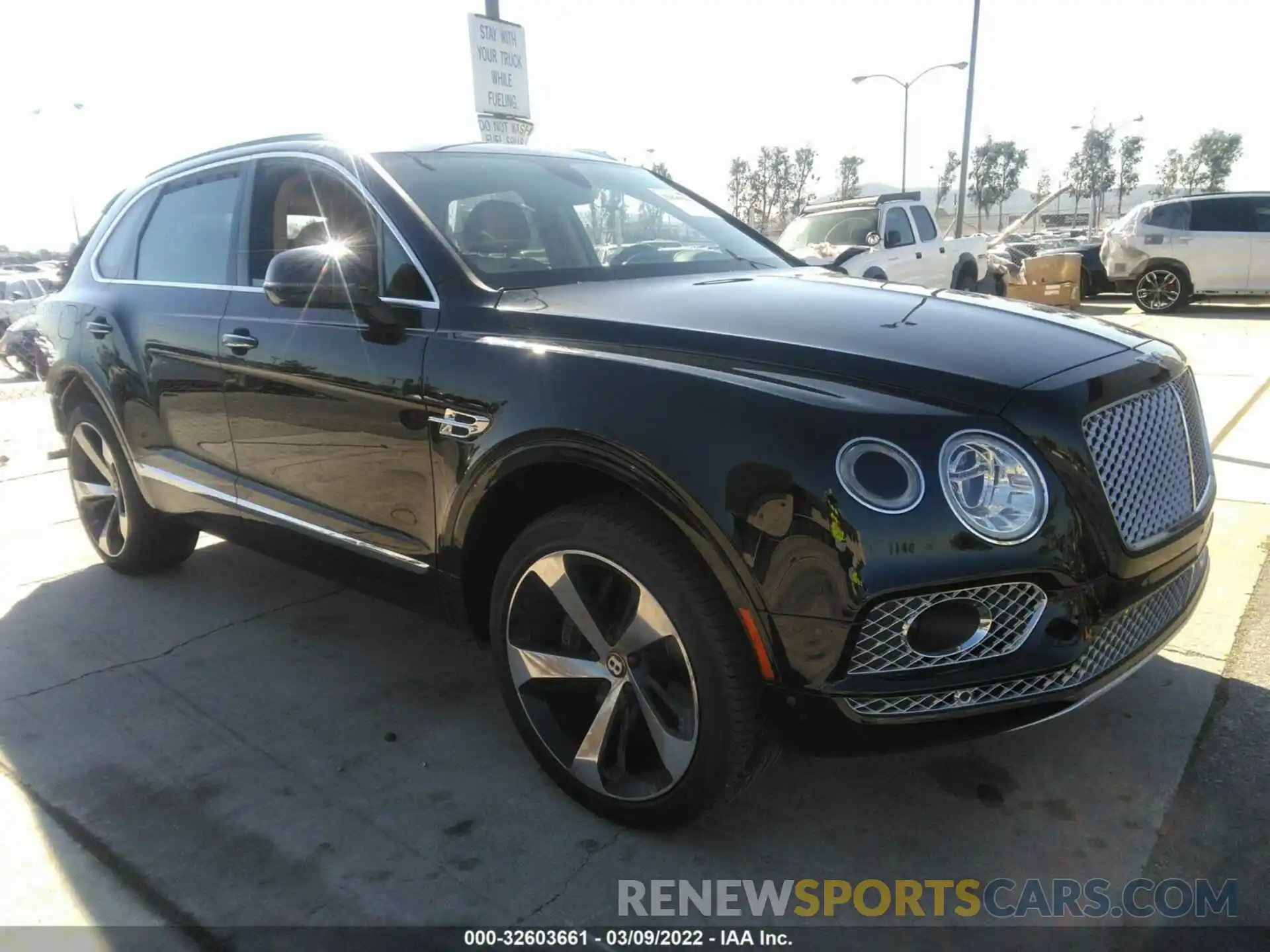 1 Photograph of a damaged car SJAAM2ZV5KC027586 BENTLEY BENTAYGA 2019