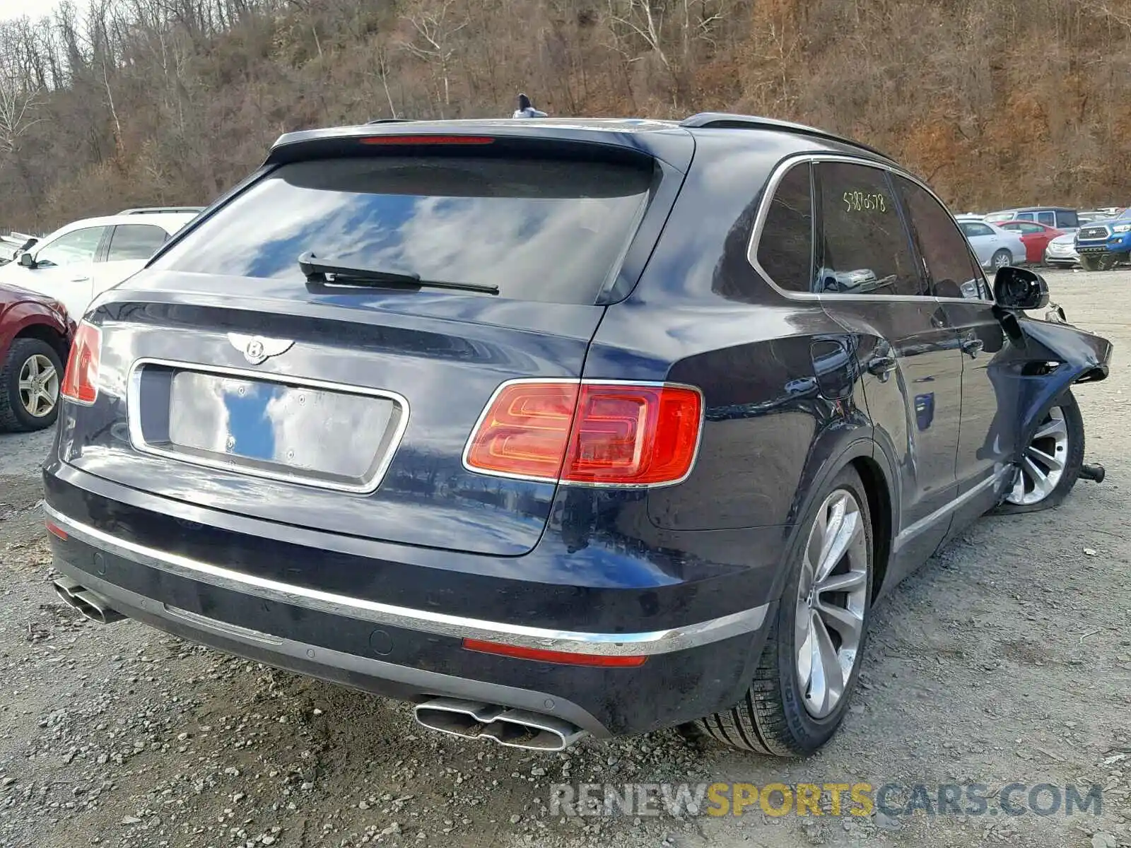 4 Фотография поврежденного автомобиля SJAAM2ZV7KC024558 BENTLEY BENTAYGA 2019