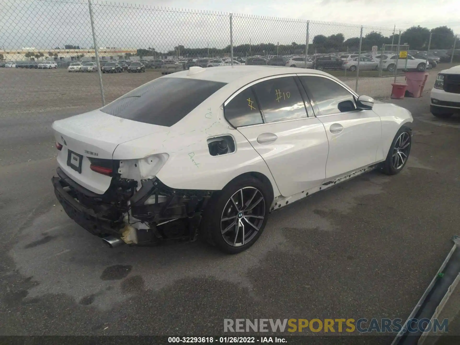 4 Photograph of a damaged car 3MW5R1J51K8B00271 BMW 3 SERIES 2019