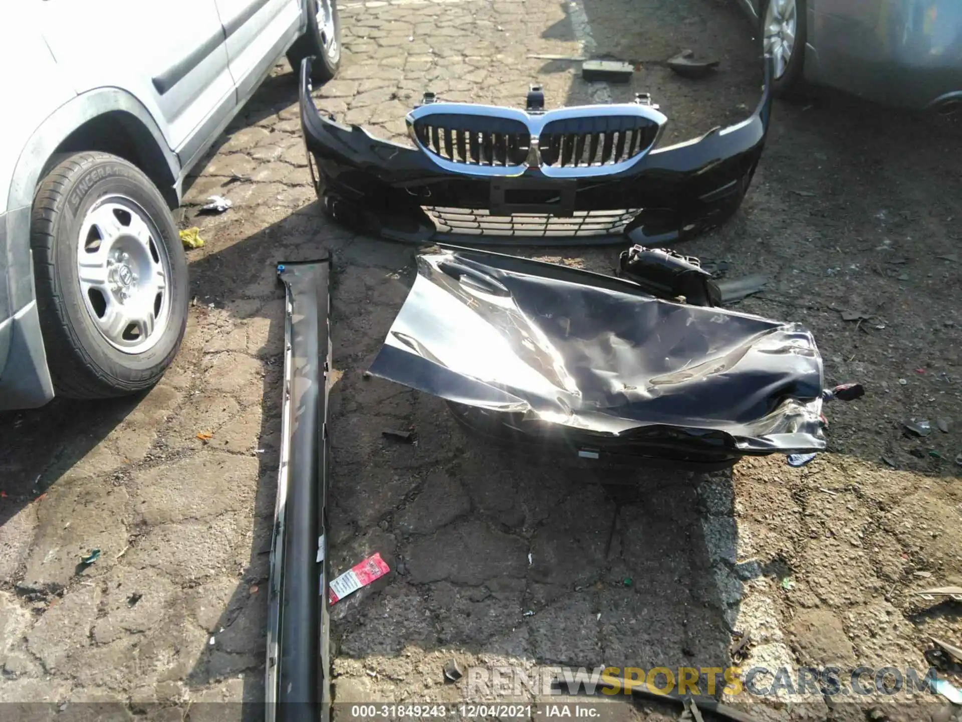 12 Photograph of a damaged car 3MW5R1J51K8B00514 BMW 3 SERIES 2019