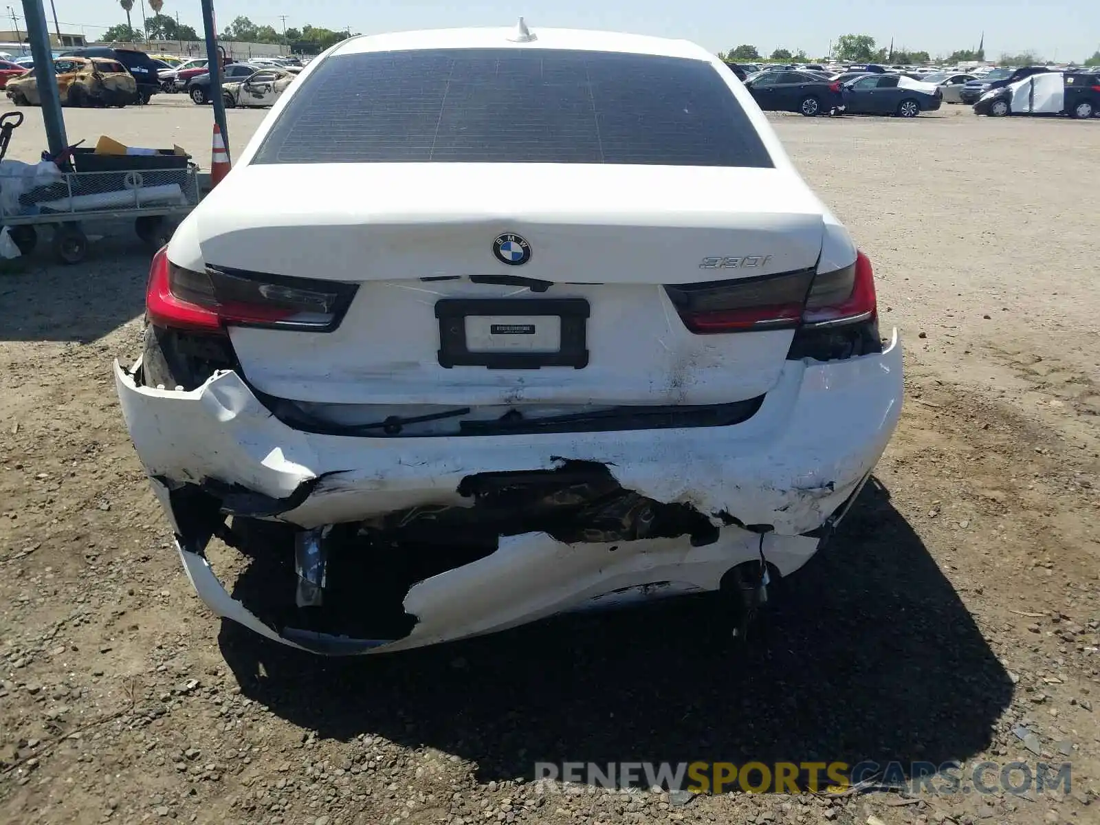 9 Photograph of a damaged car 3MW5R1J51K8B01064 BMW 3 SERIES 2019