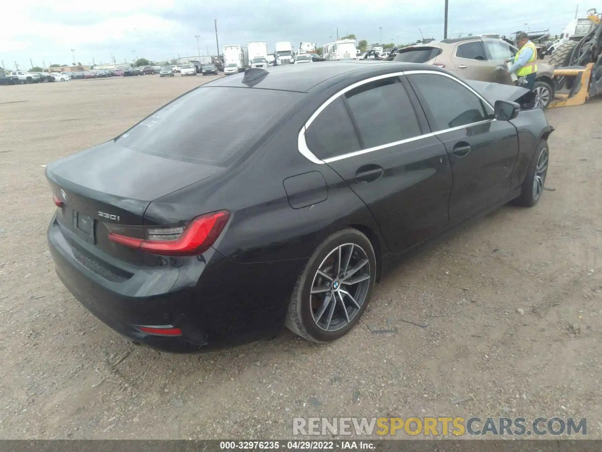 4 Photograph of a damaged car 3MW5R1J53K8B01339 BMW 3 SERIES 2019