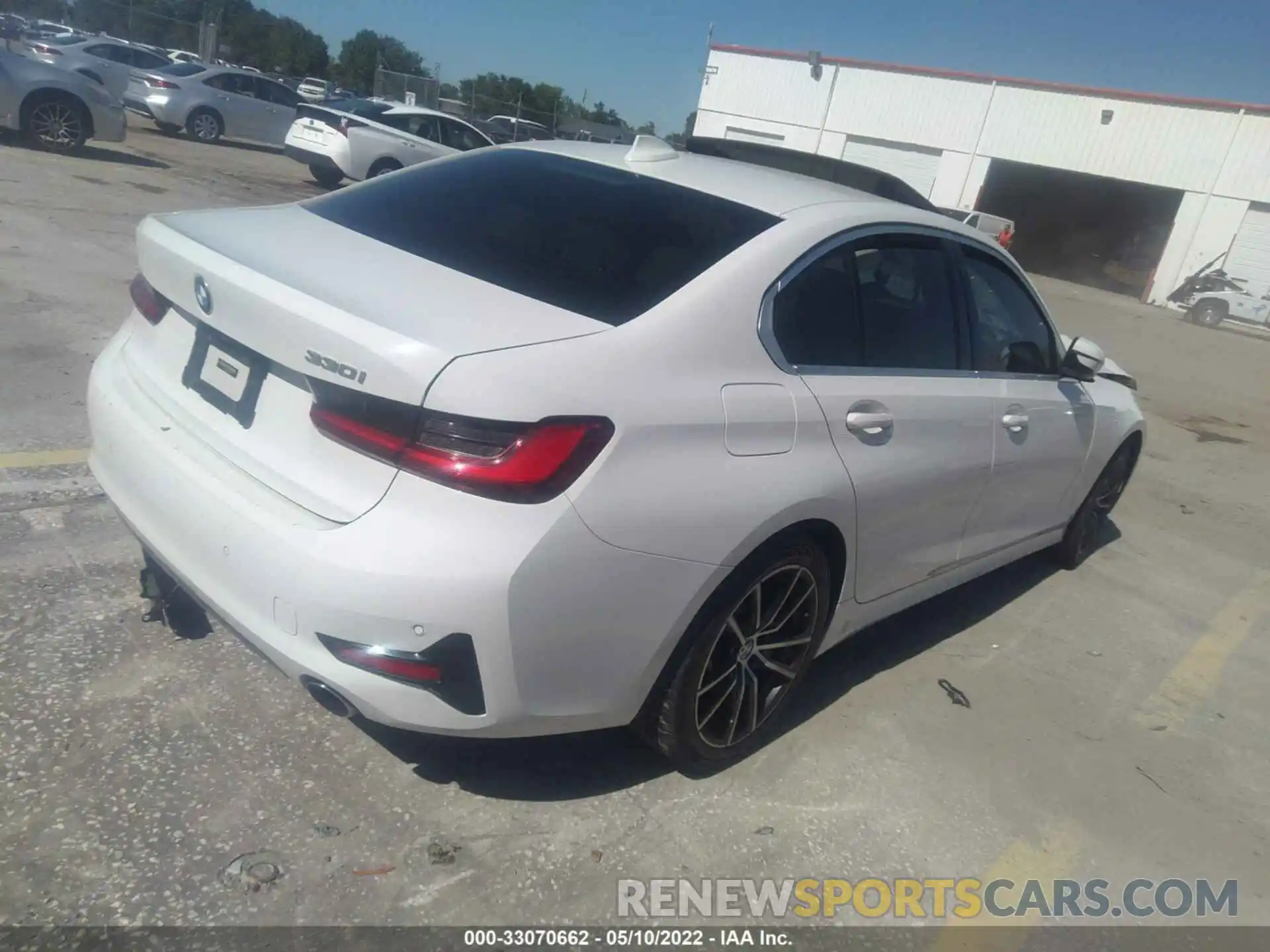 4 Photograph of a damaged car 3MW5R1J55K8A05597 BMW 3 SERIES 2019