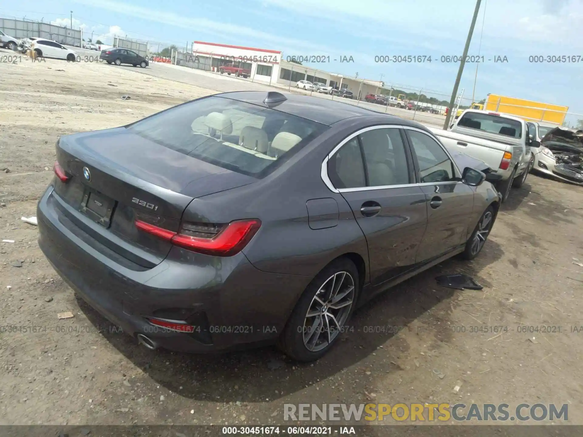 4 Photograph of a damaged car 3MW5R1J55K8A05728 BMW 3 SERIES 2019