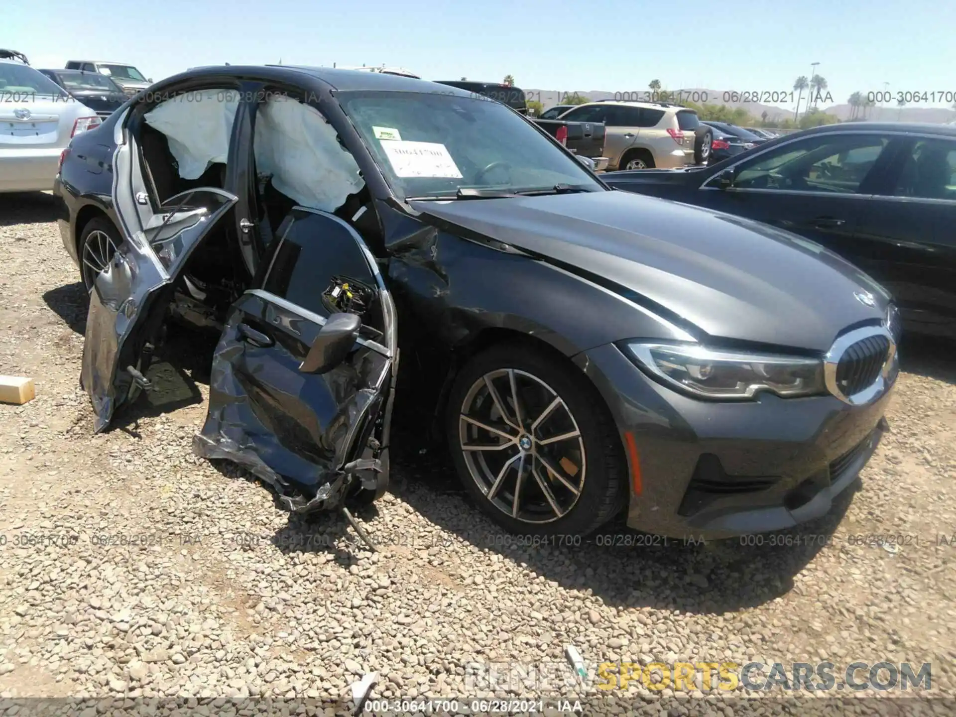 1 Photograph of a damaged car 3MW5R1J56K8A05639 BMW 3 SERIES 2019