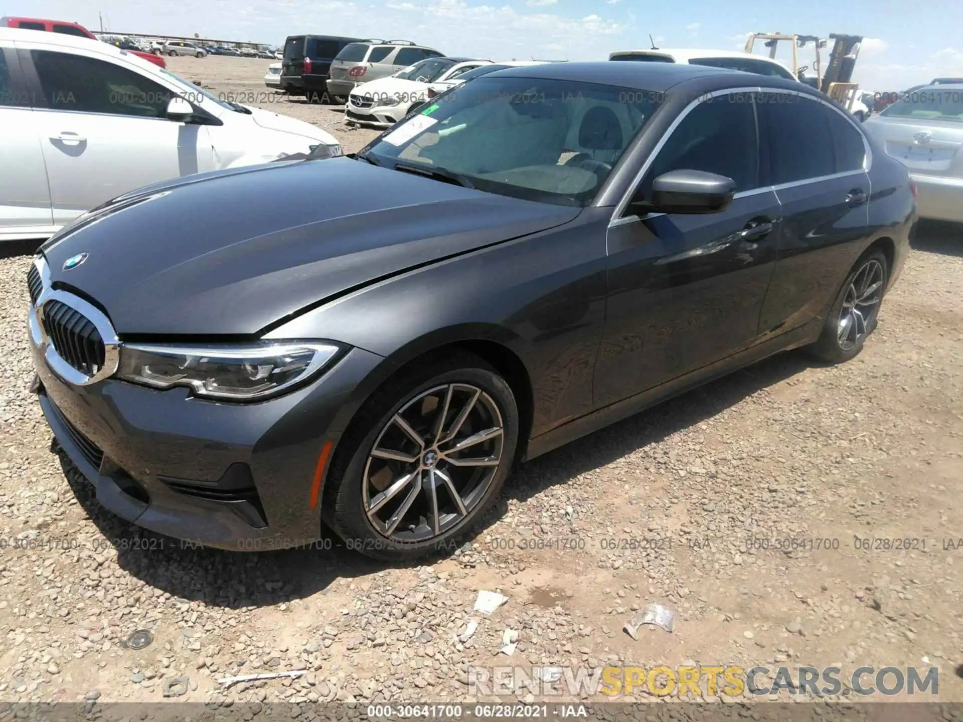 2 Фотография поврежденного автомобиля 3MW5R1J56K8A05639 BMW 3 SERIES 2019