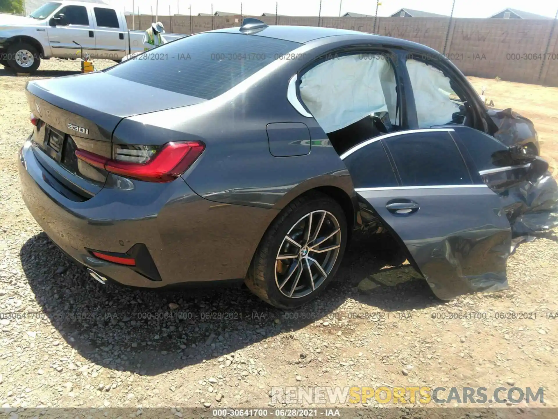 4 Photograph of a damaged car 3MW5R1J56K8A05639 BMW 3 SERIES 2019