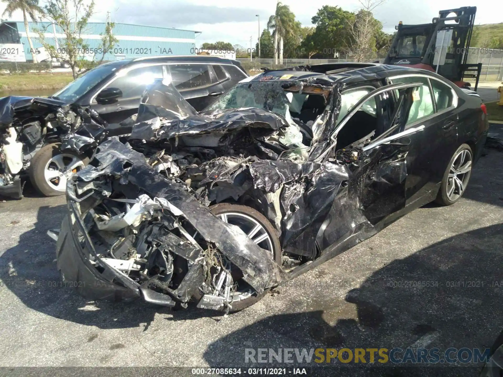 2 Photograph of a damaged car 3MW5R1J58K8A04346 BMW 3 SERIES 2019