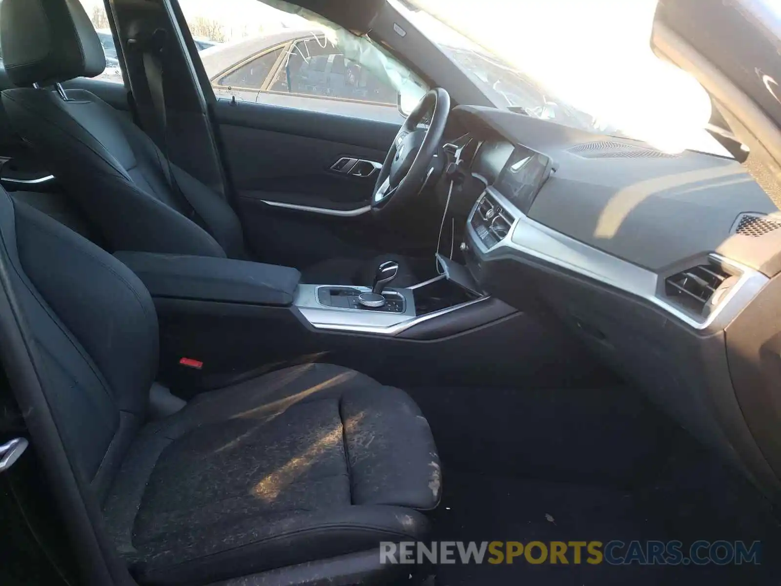 5 Photograph of a damaged car 3MW5R7J50K8B00281 BMW 3 SERIES 2019