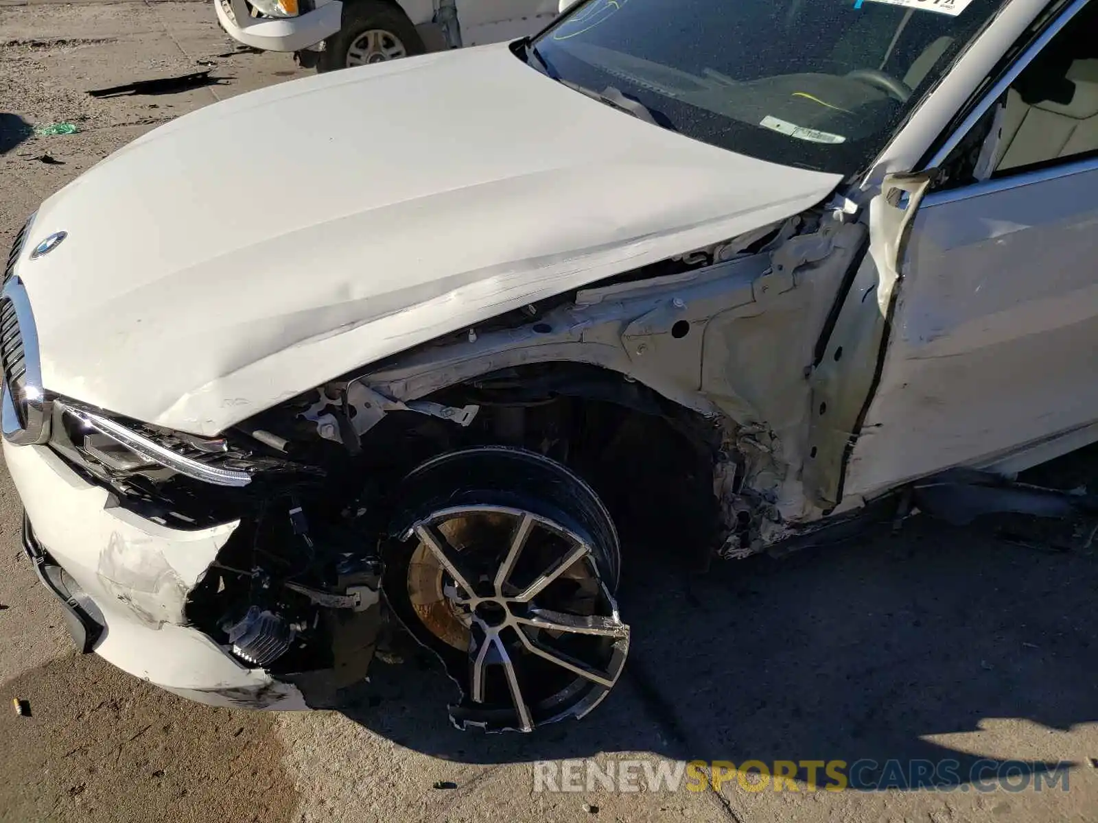 9 Photograph of a damaged car 3MW5R7J51K8B02363 BMW 3 SERIES 2019