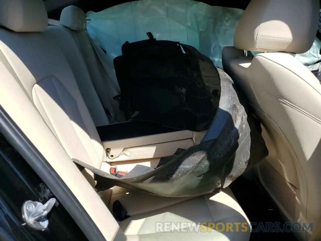 6 Photograph of a damaged car 3MW5R7J56K8B02584 BMW 3 SERIES 2019