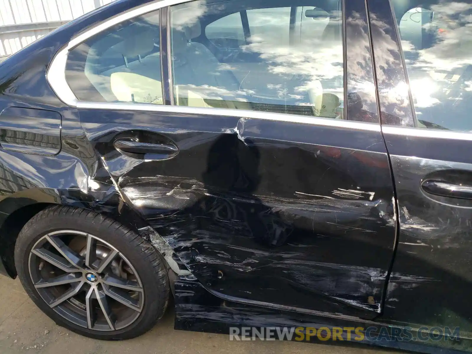 9 Photograph of a damaged car 3MW5R7J58K8B00285 BMW 3 SERIES 2019