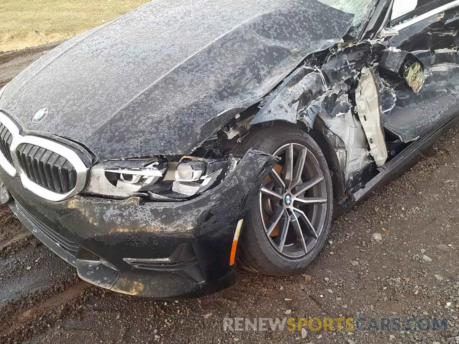 10 Photograph of a damaged car 3MW5R7J58K8B01842 BMW 3 SERIES 2019