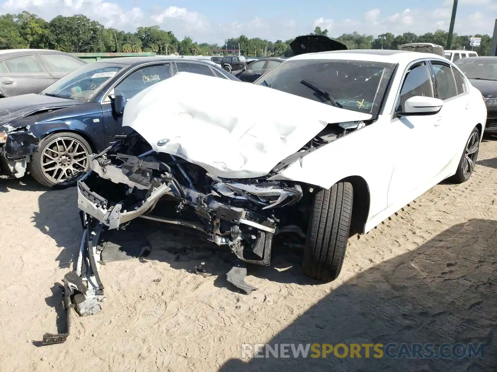 2 Фотография поврежденного автомобиля WBA5R1C50KAJ99747 BMW 3 SERIES 2019