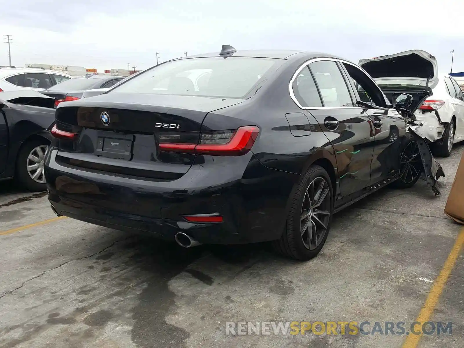 4 Photograph of a damaged car WBA5R1C50KFH18205 BMW 3 SERIES 2019