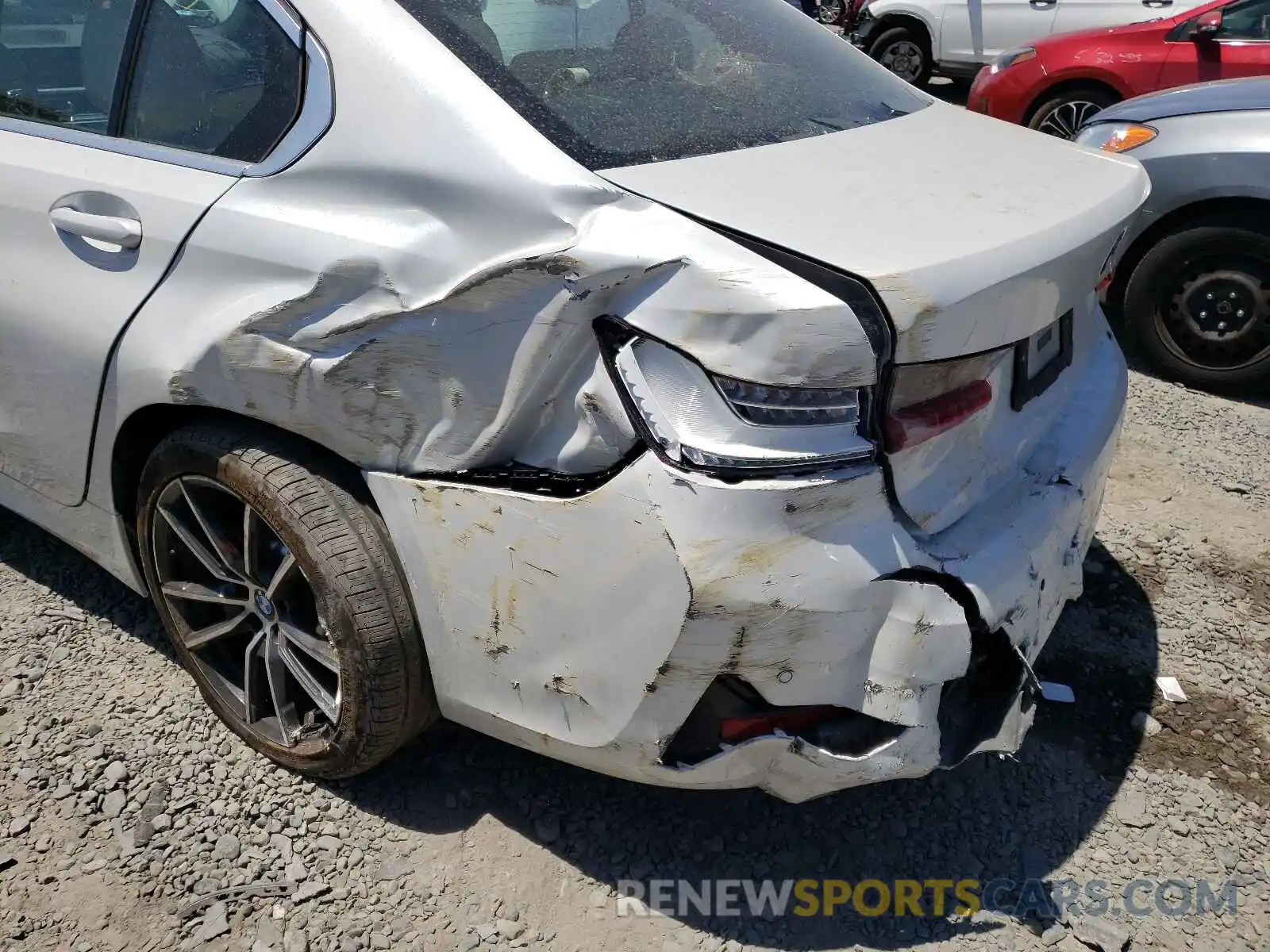 9 Photograph of a damaged car WBA5R1C52KAJ98485 BMW 3 SERIES 2019