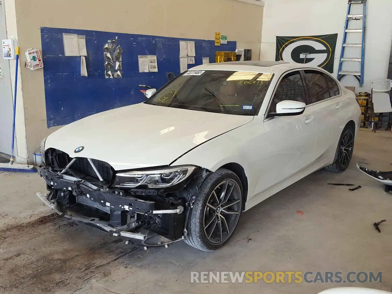 2 Photograph of a damaged car WBA5R1C52KAK06813 BMW 3 SERIES 2019