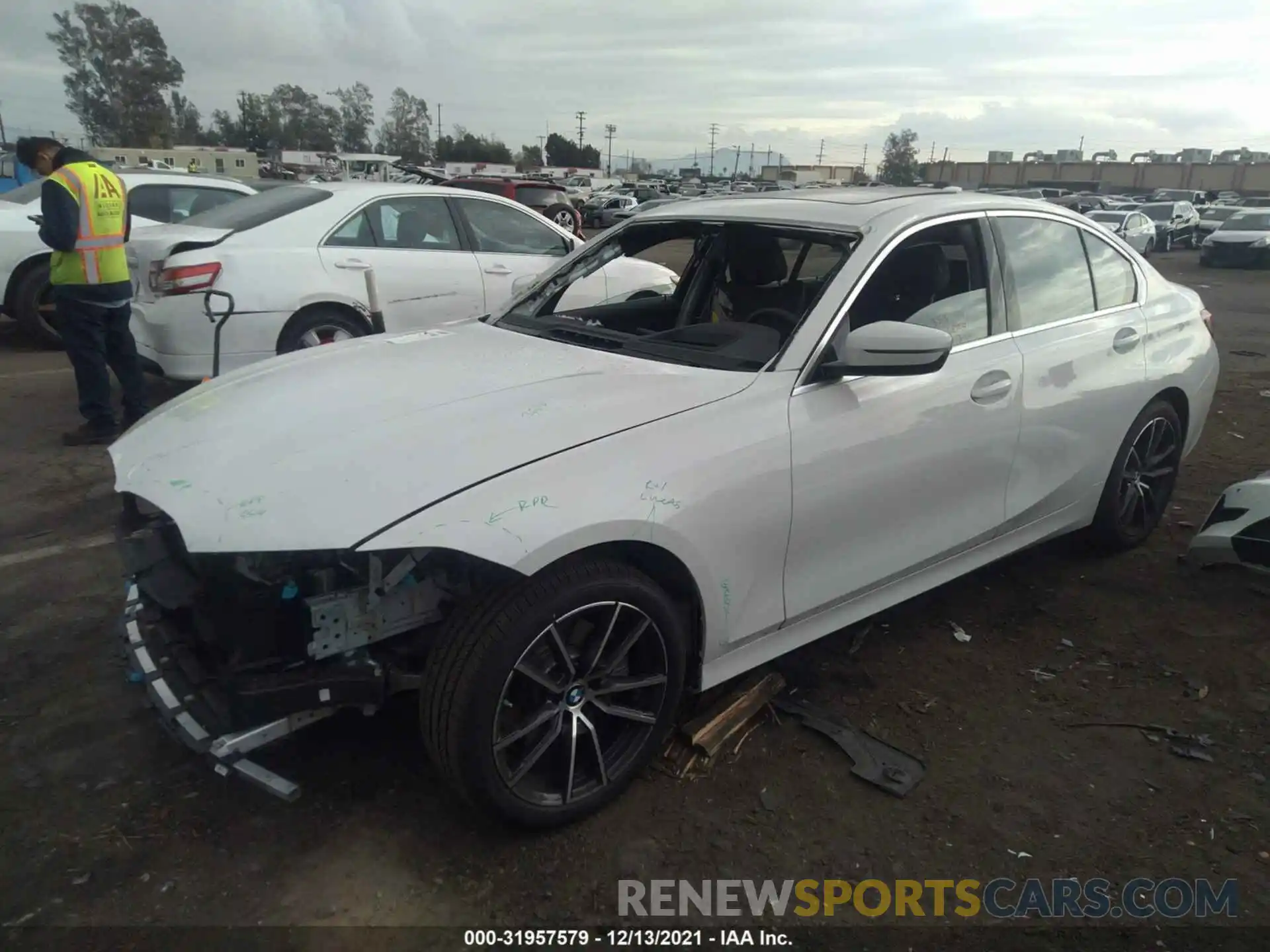 2 Photograph of a damaged car WBA5R1C56KFH32514 BMW 3 SERIES 2019