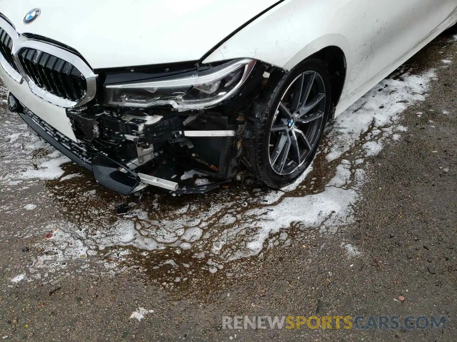 9 Photograph of a damaged car WBA5R1C59KAJ98287 BMW 3 SERIES 2019