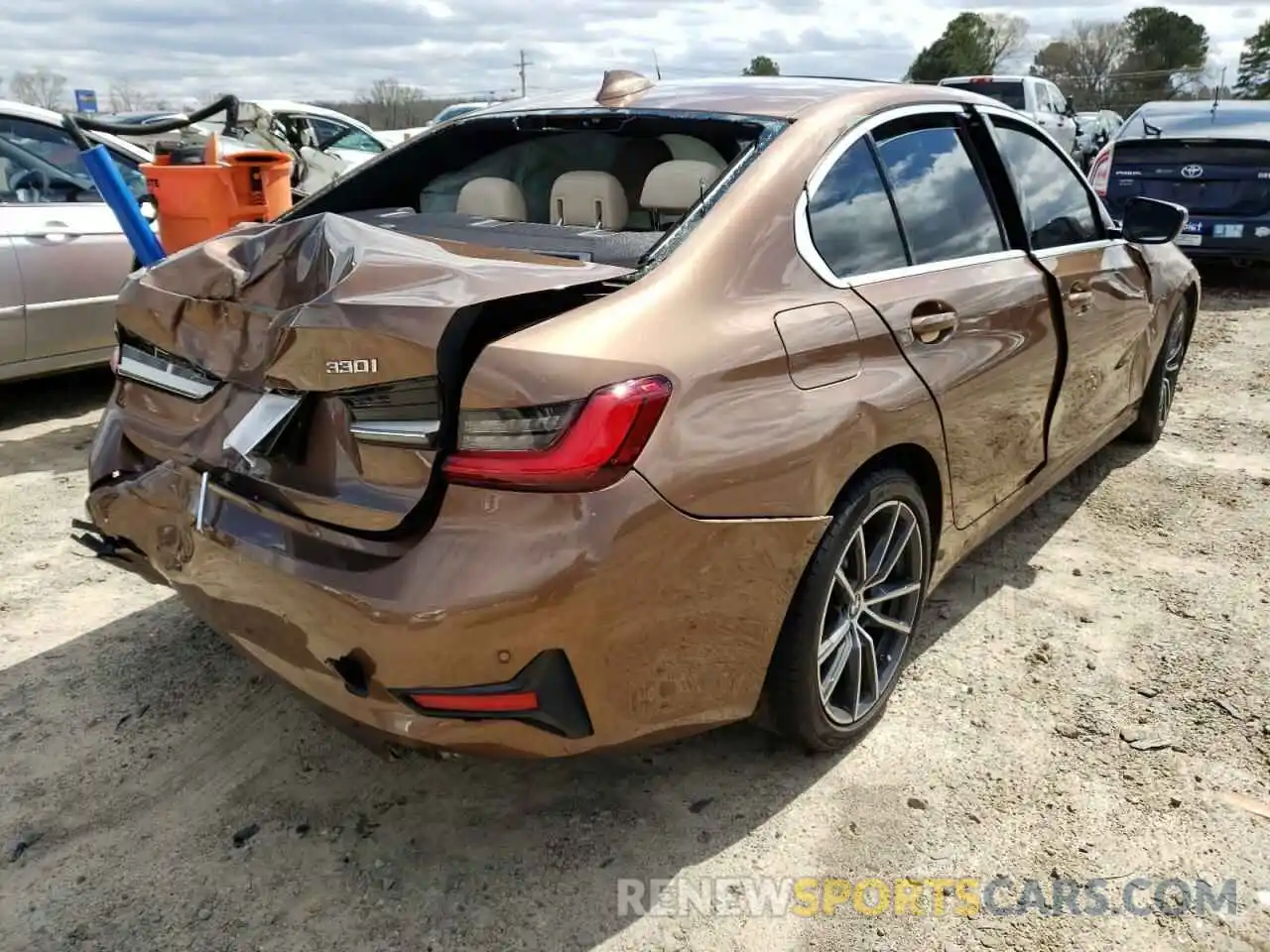 4 Photograph of a damaged car WBA5R1C5XKAJ98766 BMW 3 SERIES 2019