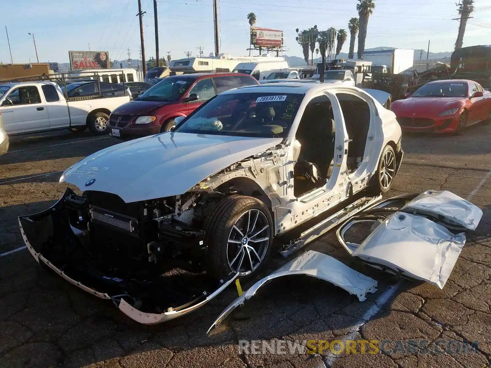 2 Фотография поврежденного автомобиля WBA5R1C5XKAK08132 BMW 3 SERIES 2019