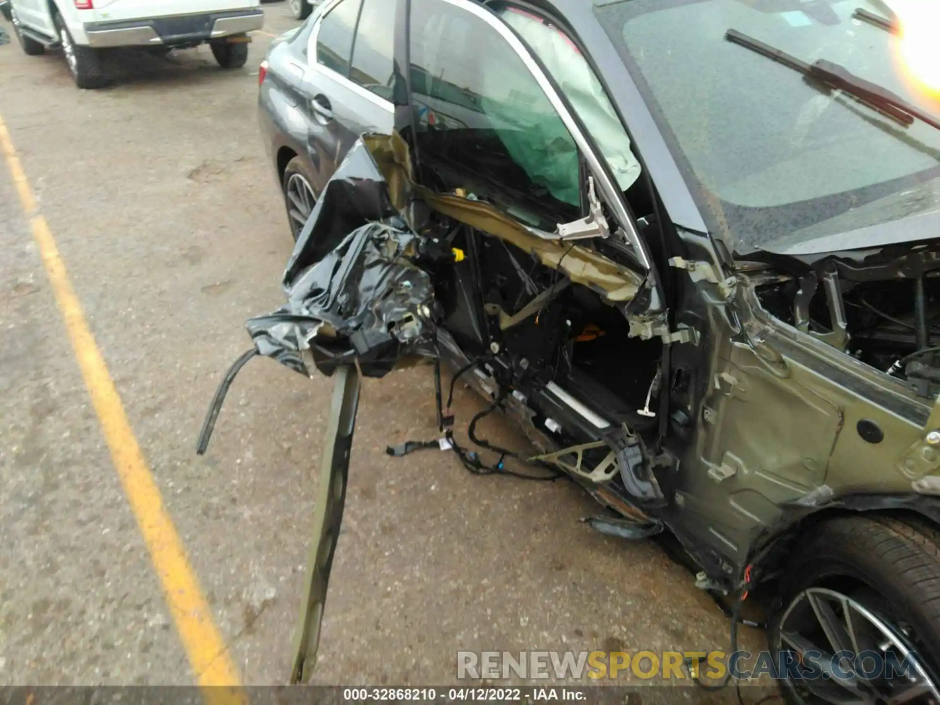 12 Photograph of a damaged car WBA5R7C50KFH12391 BMW 3 SERIES 2019