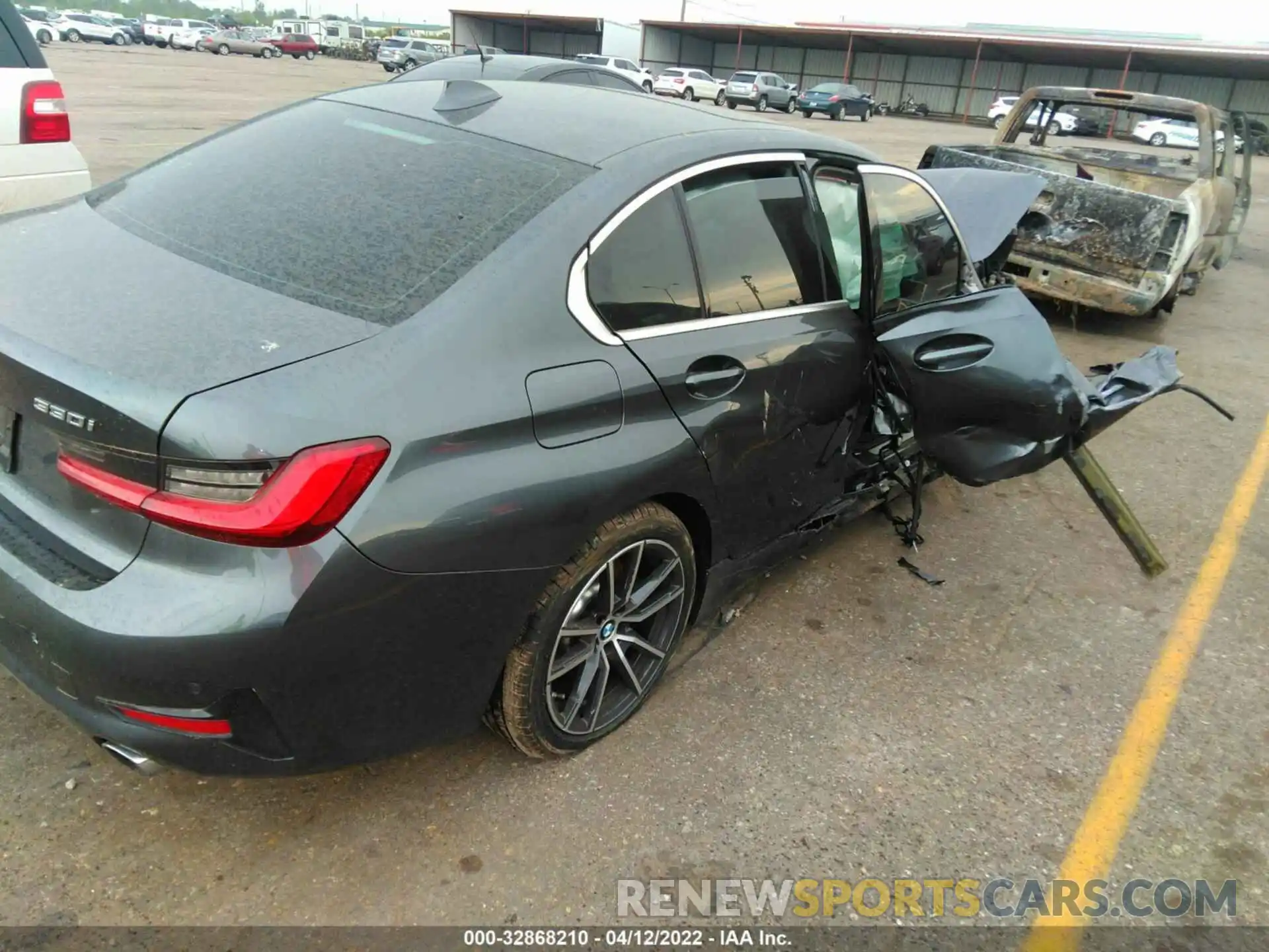 4 Photograph of a damaged car WBA5R7C50KFH12391 BMW 3 SERIES 2019