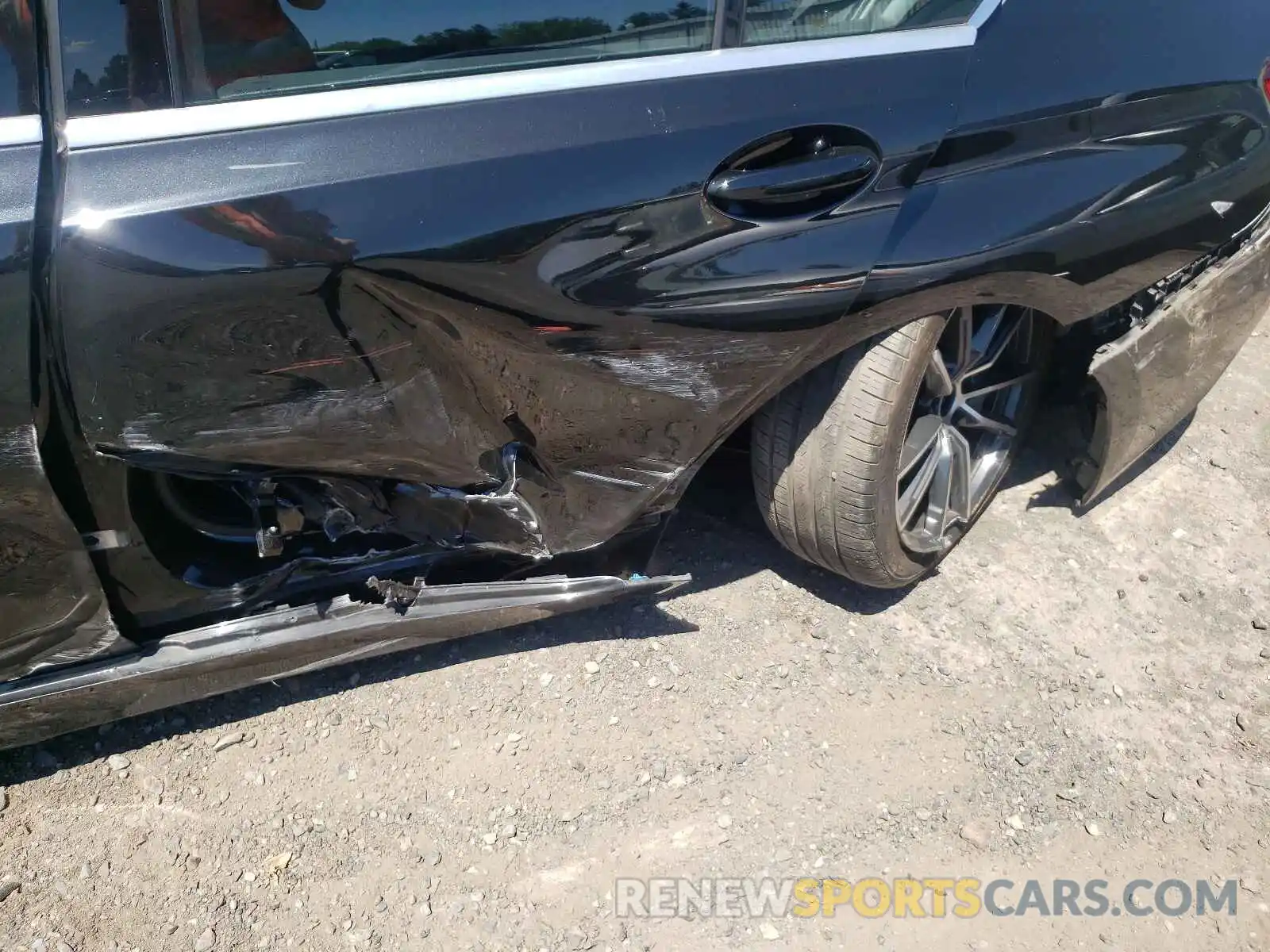 9 Photograph of a damaged car WBA5R7C56KAJ85418 BMW 3 SERIES 2019