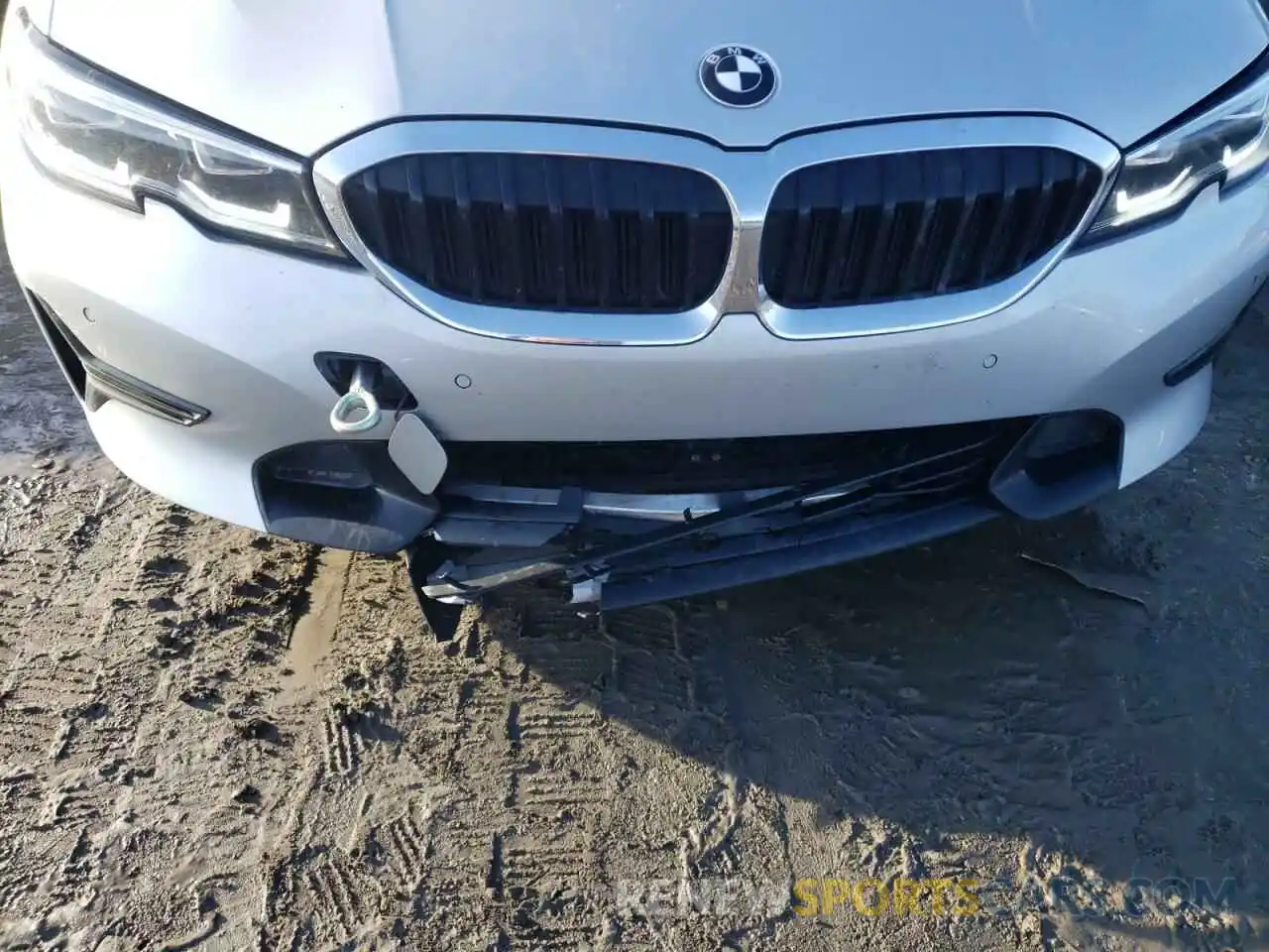 9 Photograph of a damaged car WBA5R7C57KAJ82396 BMW 3 SERIES 2019