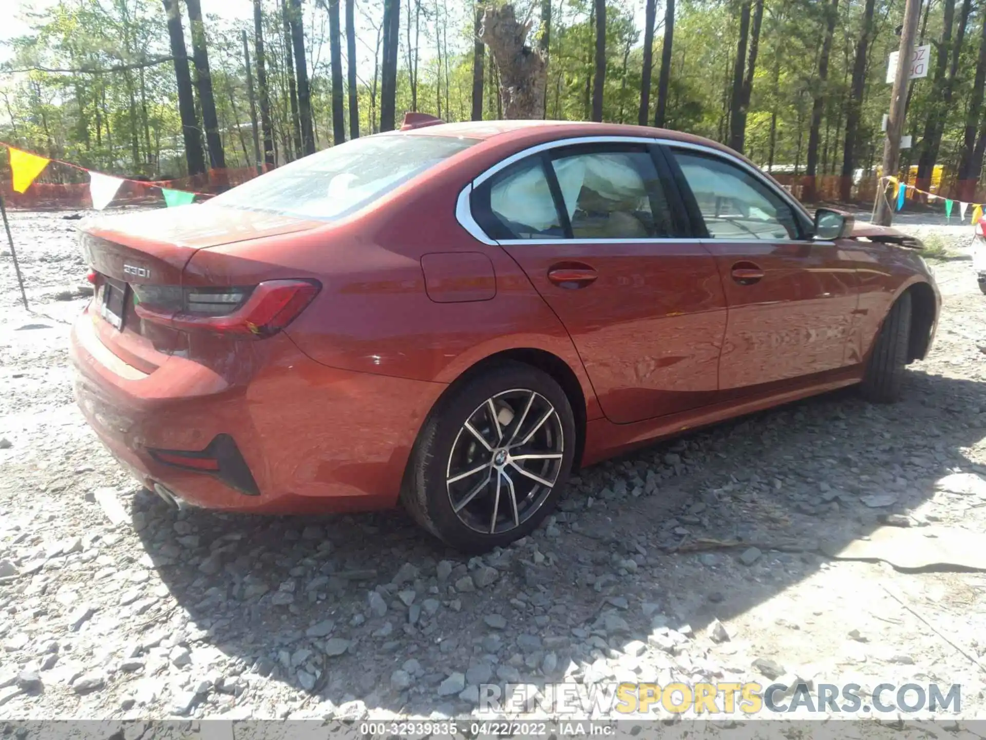 4 Photograph of a damaged car WBA5R7C5XKAJ84837 BMW 3 SERIES 2019