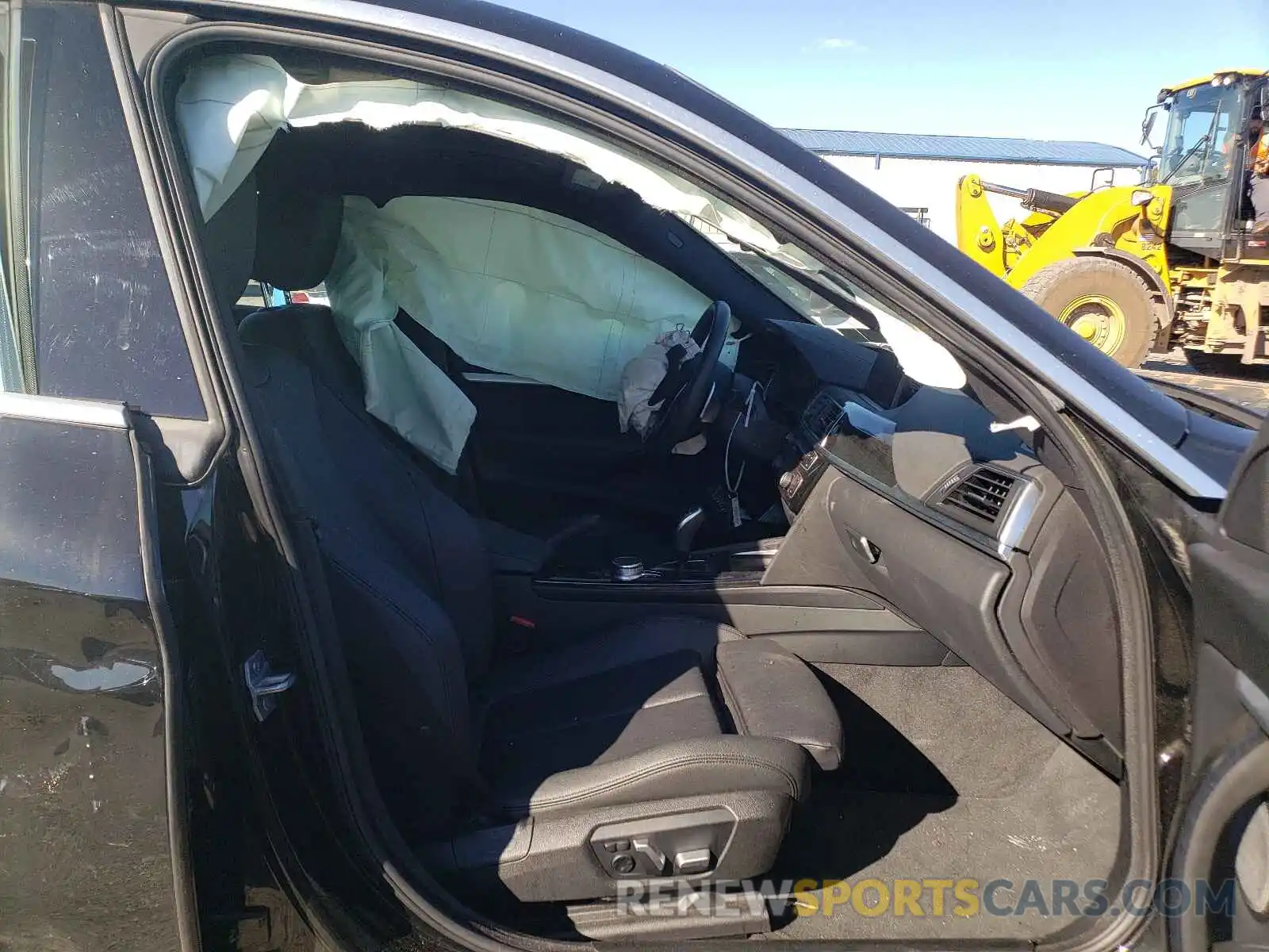 5 Photograph of a damaged car WBA8Z9C53KB220743 BMW 3 SERIES 2019