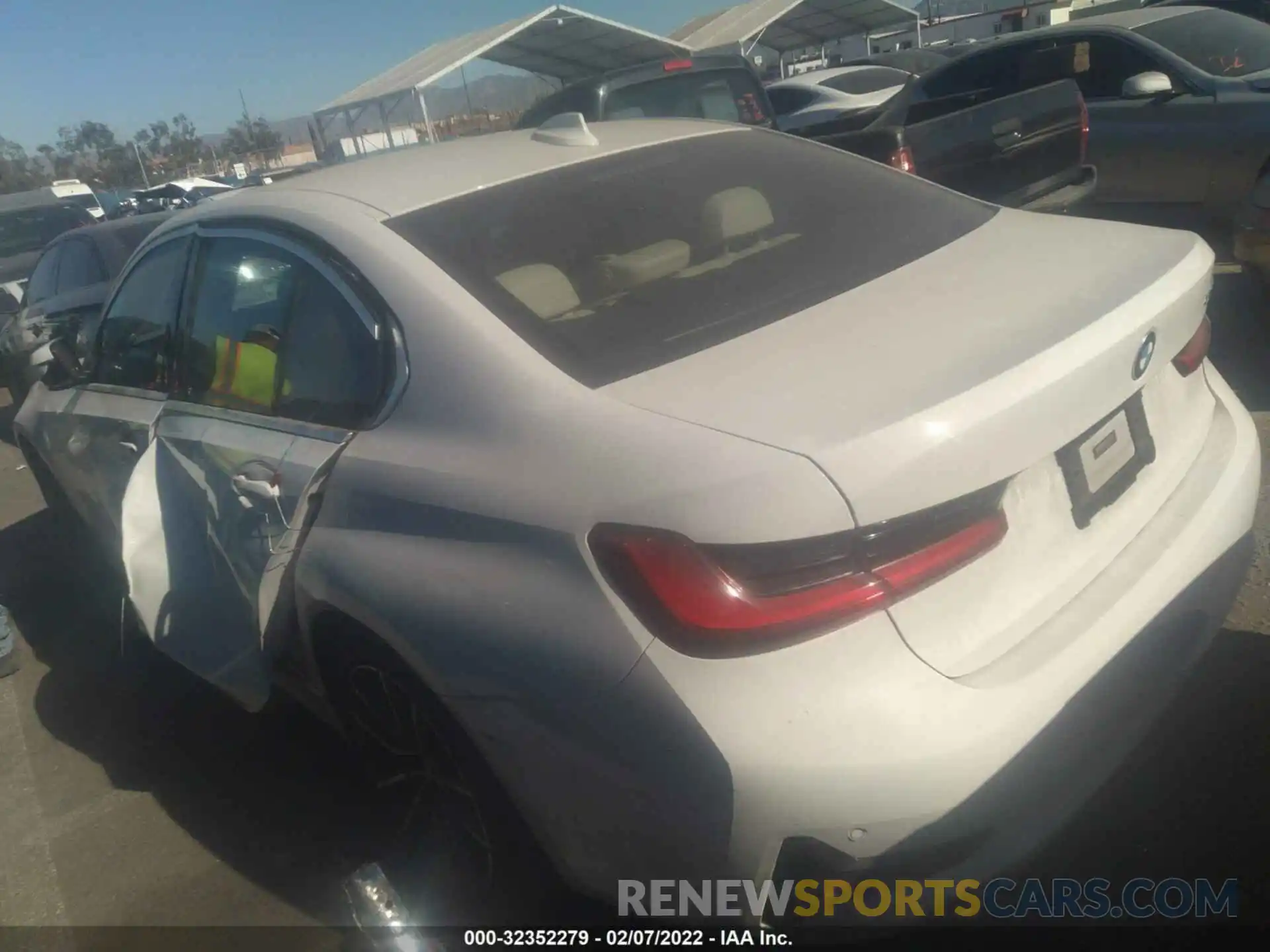 3 Photograph of a damaged car 3MW5R1J00L8B13860 BMW 3 SERIES 2020