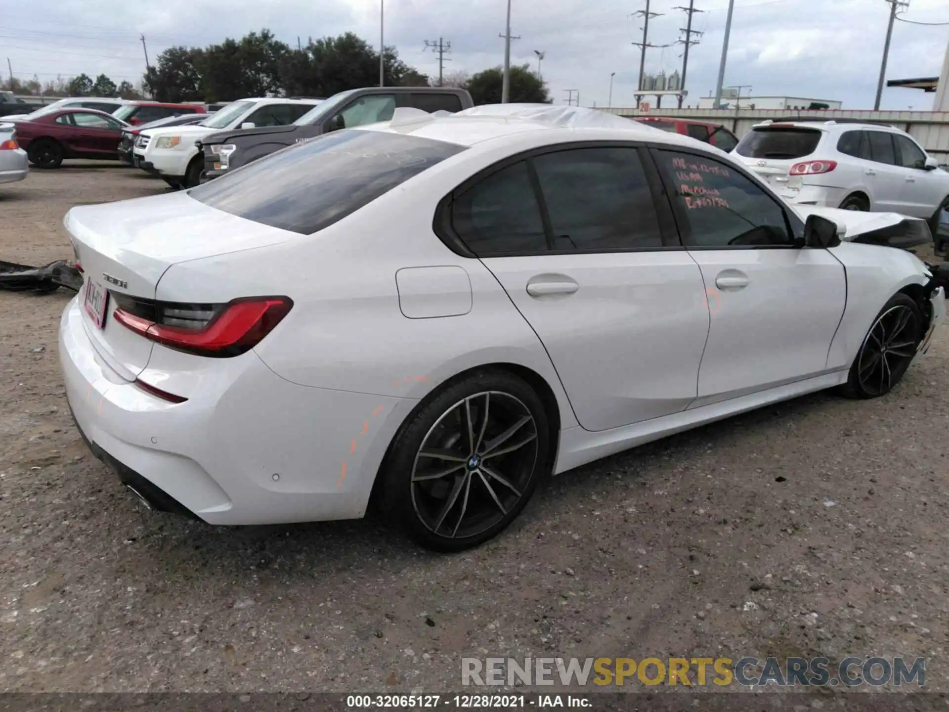 4 Photograph of a damaged car 3MW5R1J01L8B08439 BMW 3 SERIES 2020