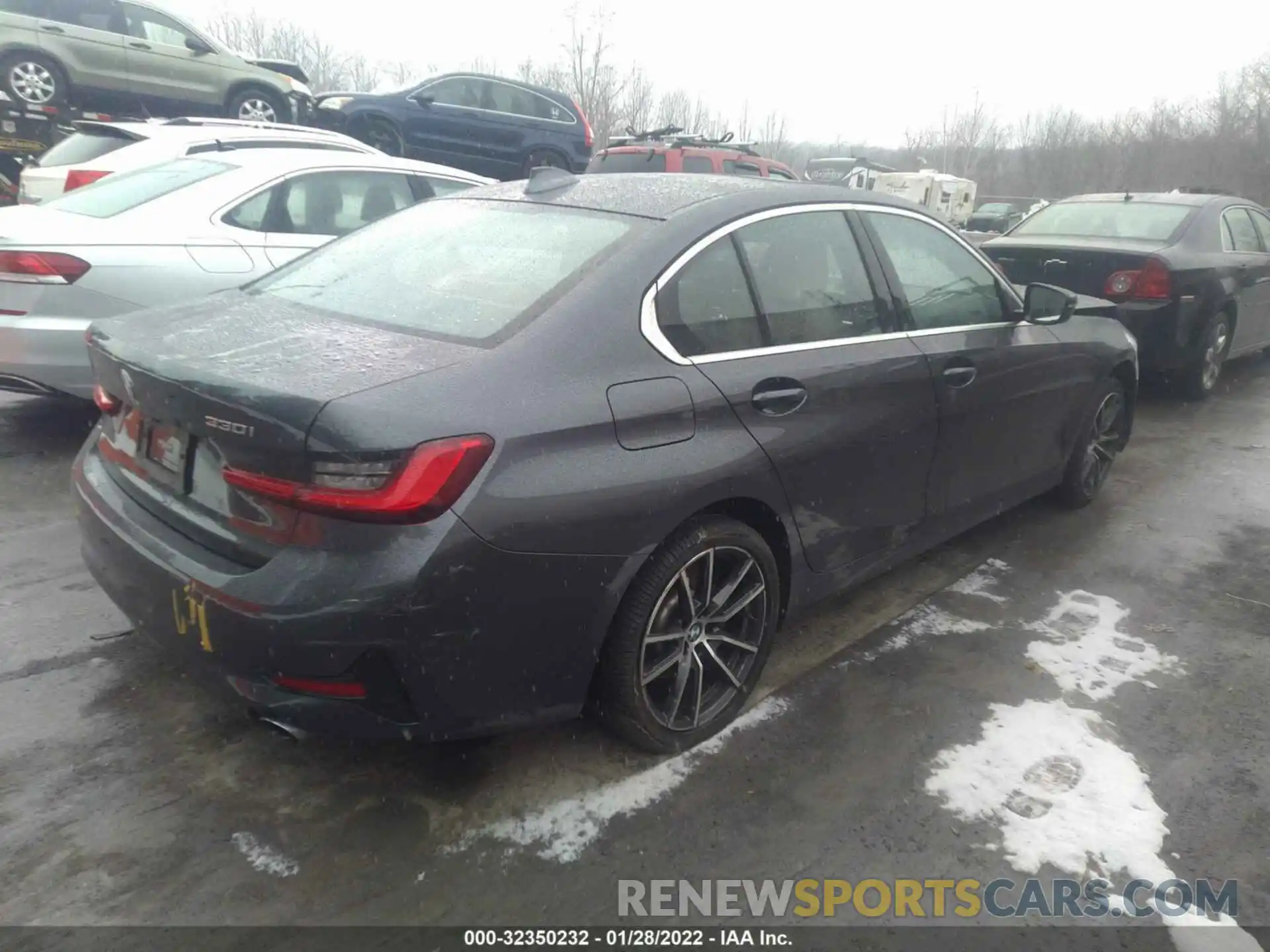 4 Photograph of a damaged car 3MW5R1J01L8B20915 BMW 3 SERIES 2020