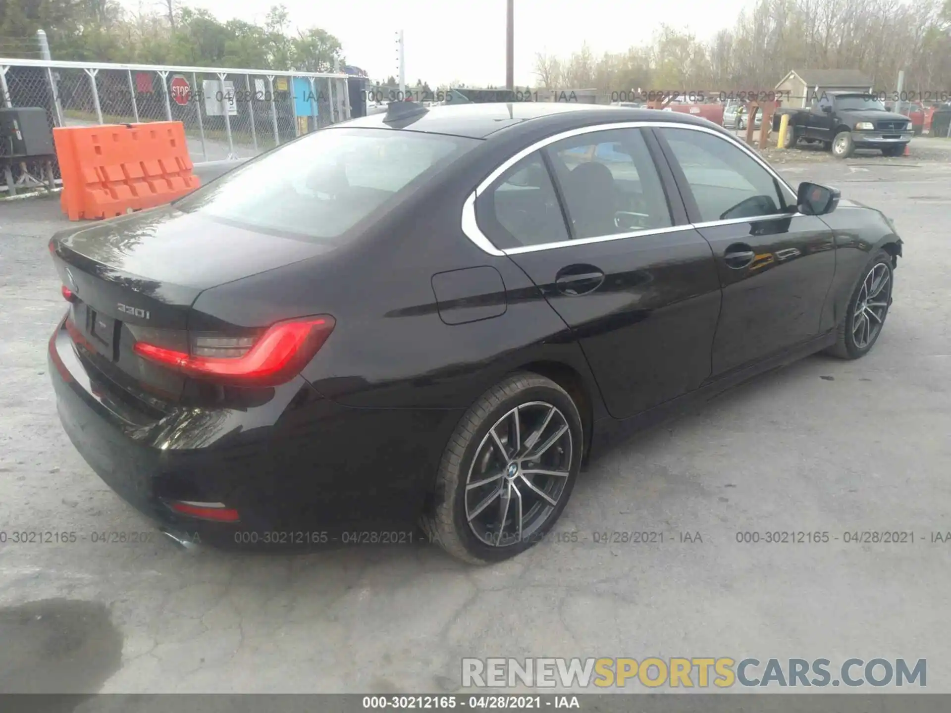 4 Photograph of a damaged car 3MW5R1J01L8B21952 BMW 3 SERIES 2020