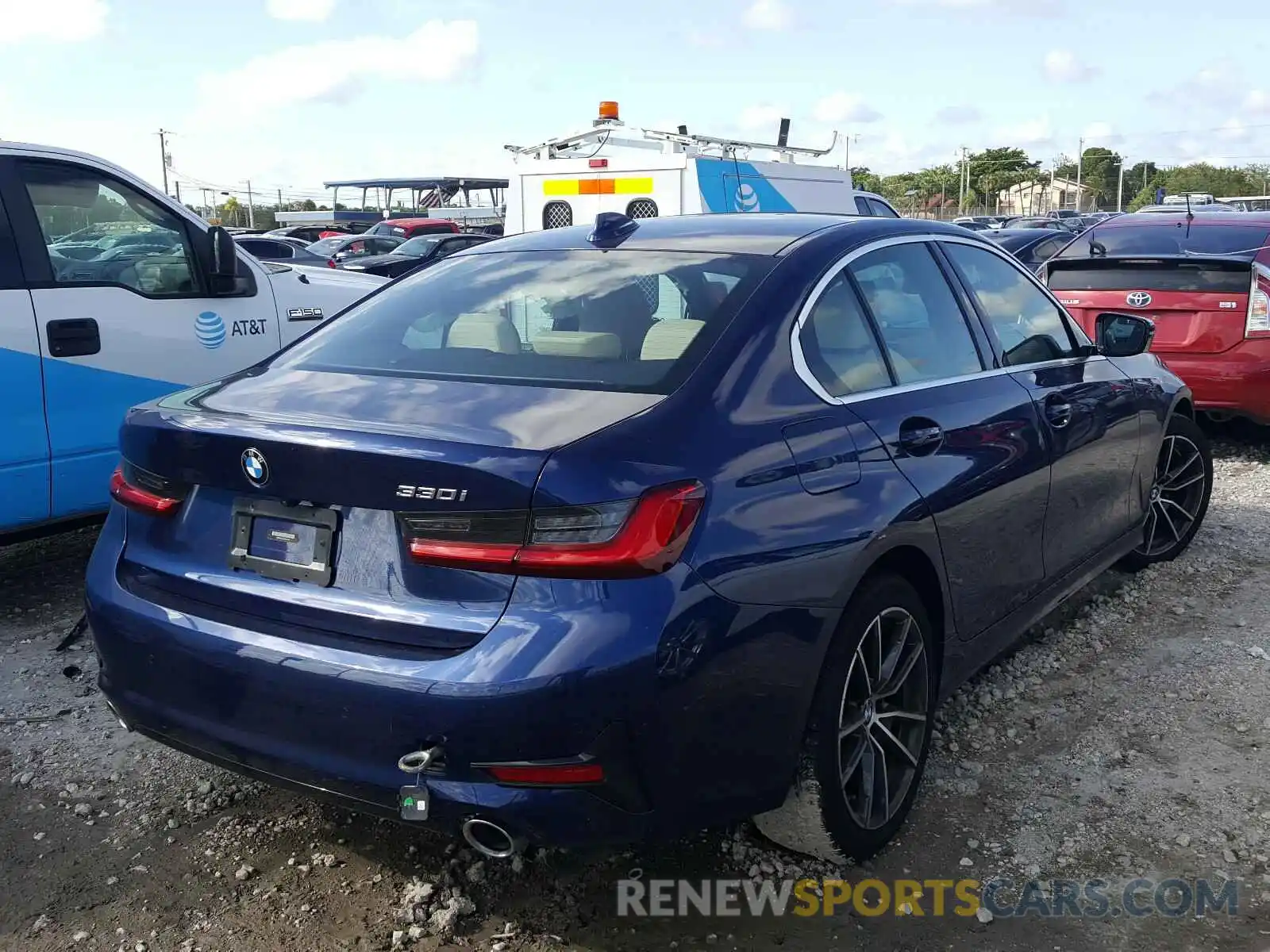 4 Photograph of a damaged car 3MW5R1J02L8B10166 BMW 3 SERIES 2020