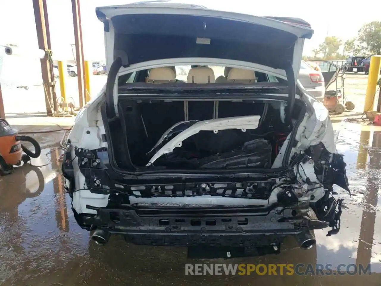 6 Photograph of a damaged car 3MW5R1J02L8B37061 BMW 3 SERIES 2020