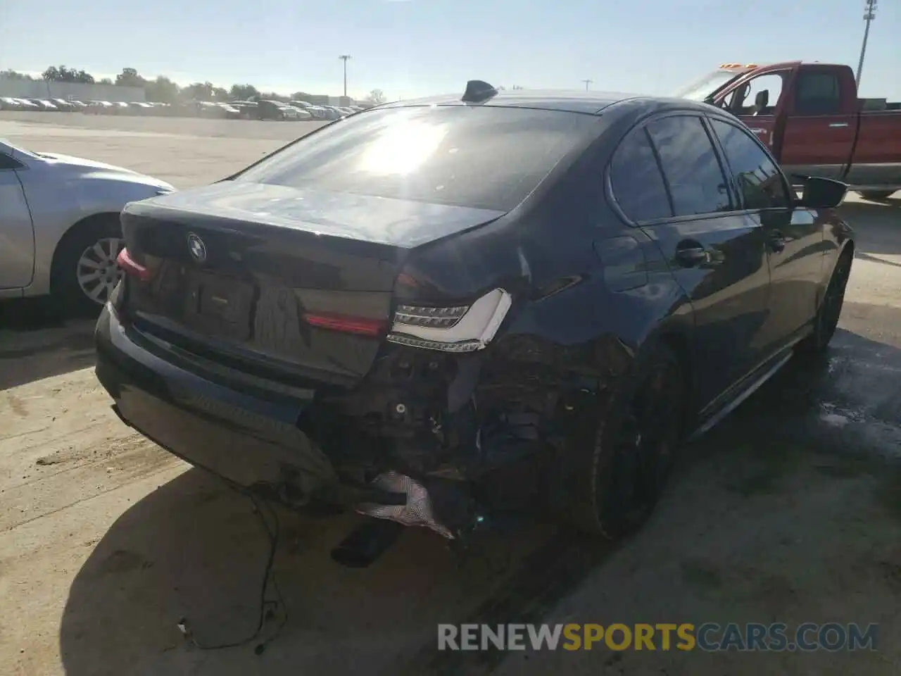 4 Photograph of a damaged car 3MW5R1J03L8B34413 BMW 3 SERIES 2020