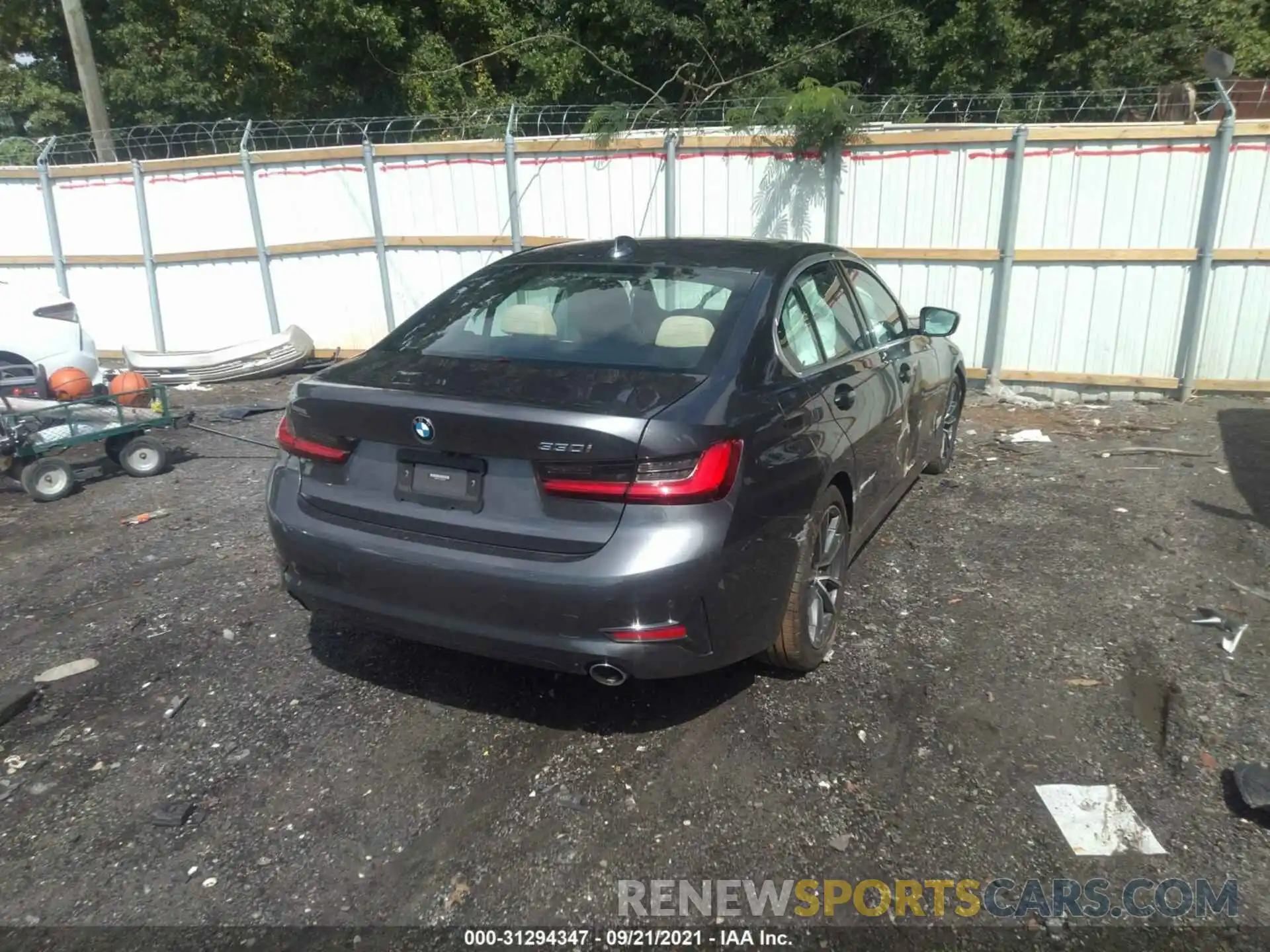 4 Photograph of a damaged car 3MW5R1J04L8B20908 BMW 3 SERIES 2020