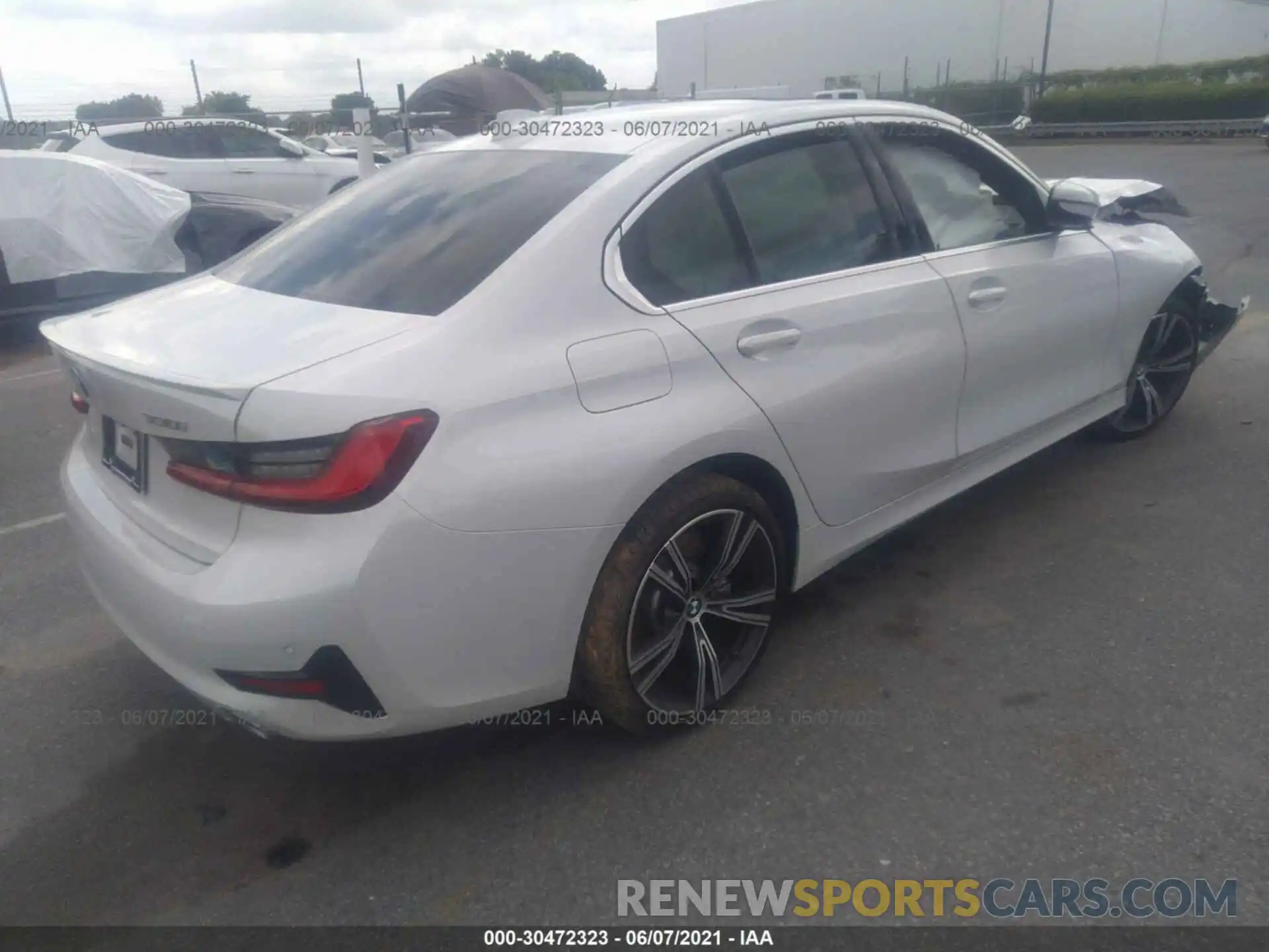 4 Photograph of a damaged car 3MW5R1J04L8B33495 BMW 3 SERIES 2020