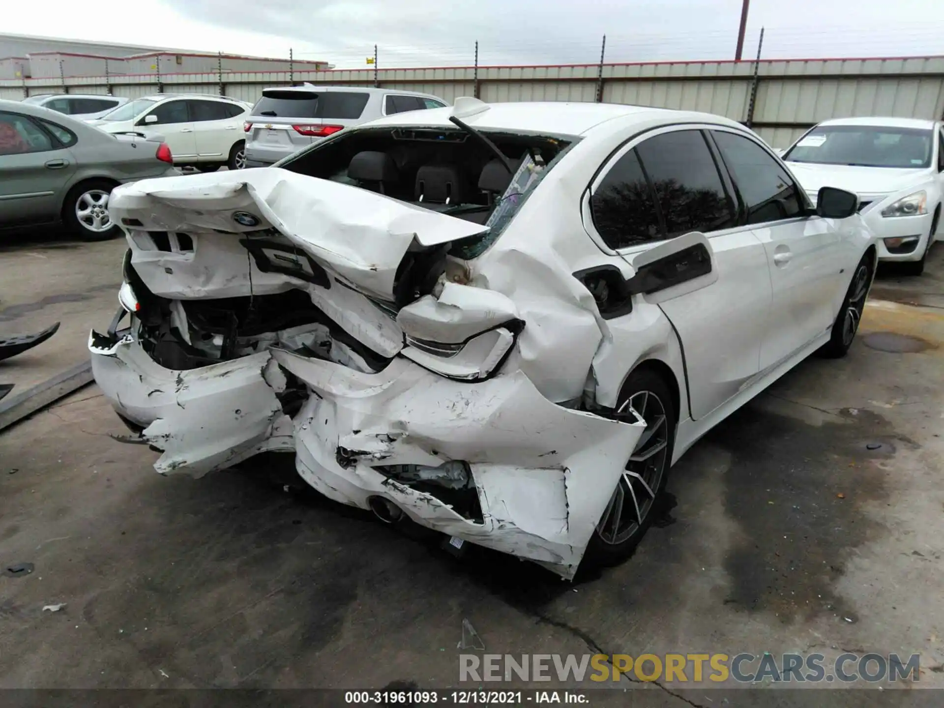 4 Photograph of a damaged car 3MW5R1J05L8B09576 BMW 3 SERIES 2020