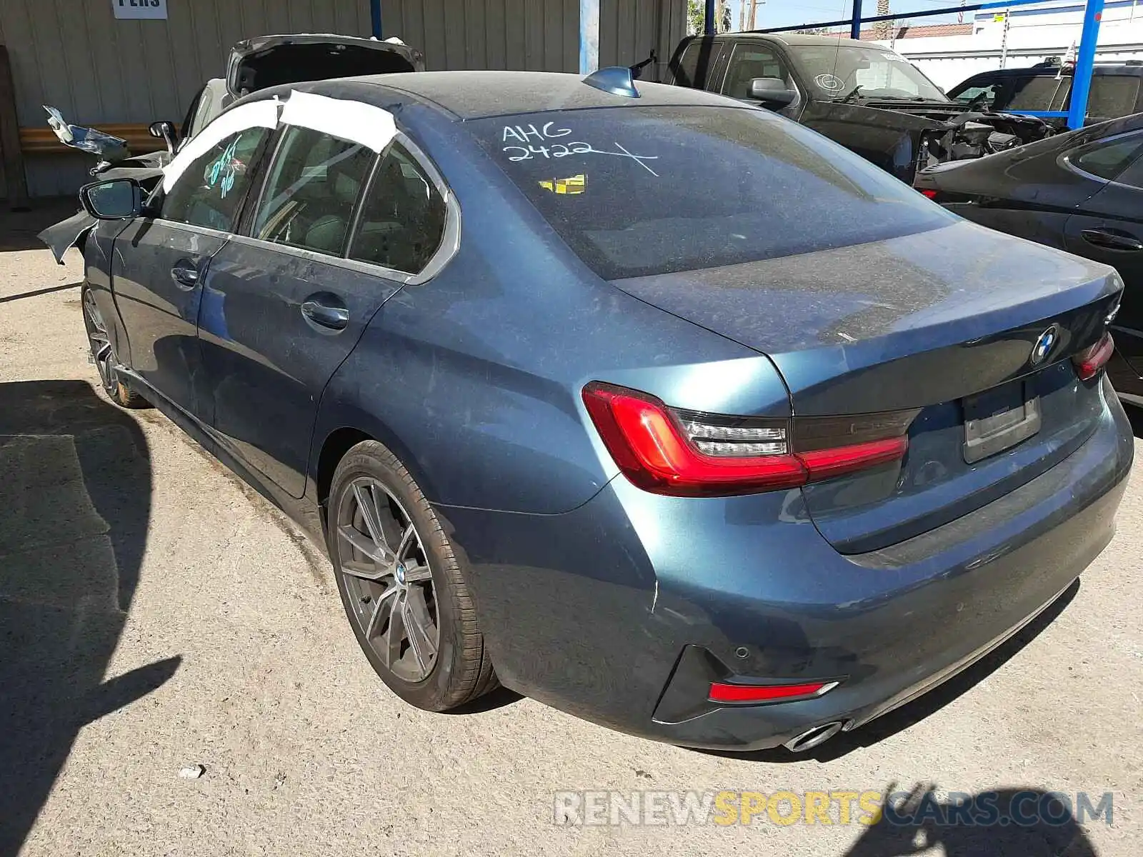 3 Photograph of a damaged car 3MW5R1J05L8B21582 BMW 3 SERIES 2020