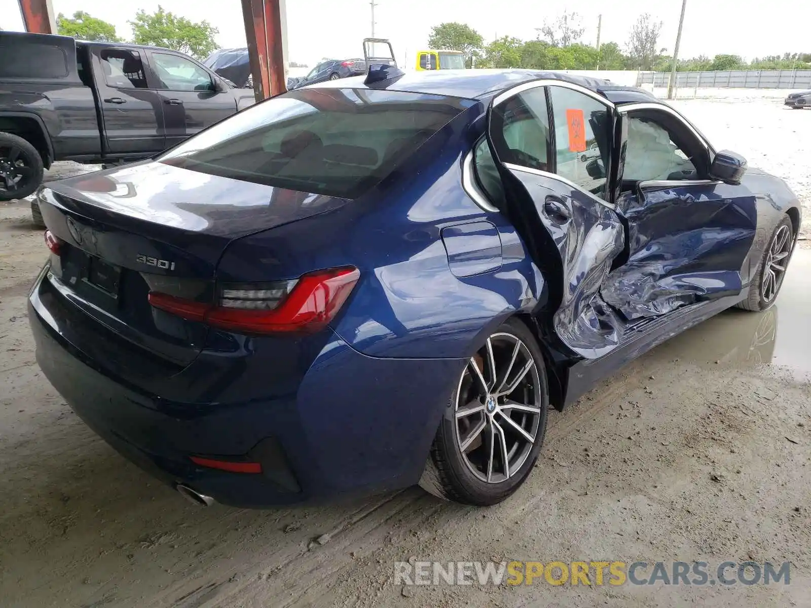 4 Photograph of a damaged car 3MW5R1J06L8B29982 BMW 3 SERIES 2020