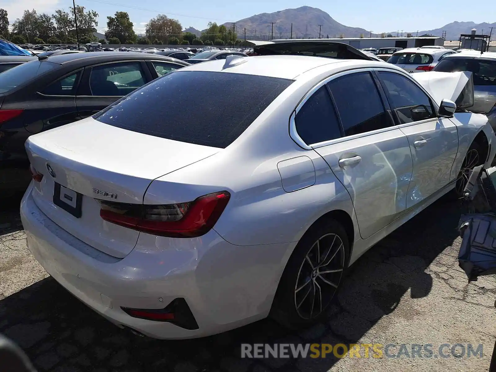 4 Photograph of a damaged car 3MW5R1J06L8B35541 BMW 3 SERIES 2020