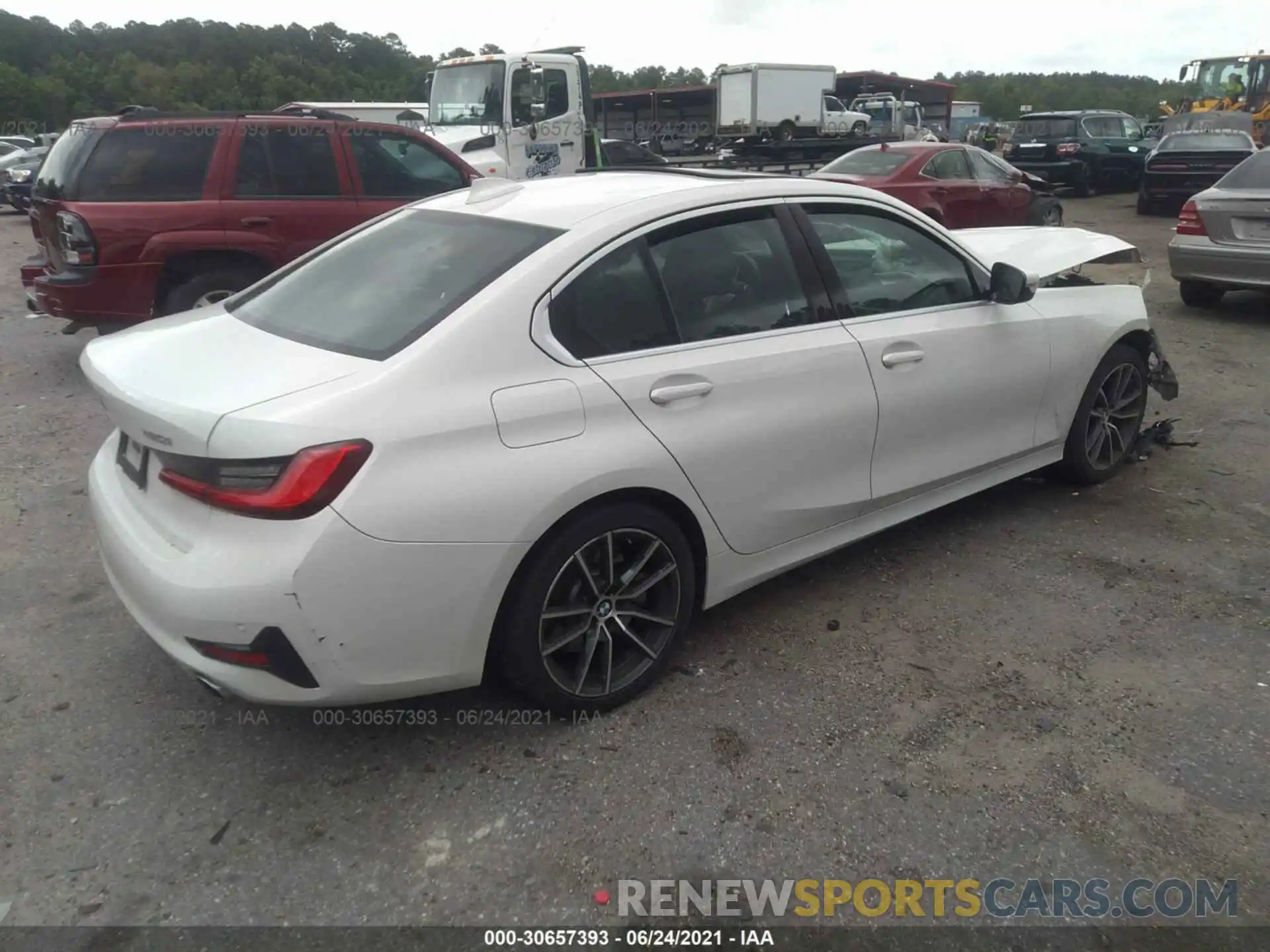 4 Photograph of a damaged car 3MW5R1J07L8B20952 BMW 3 SERIES 2020